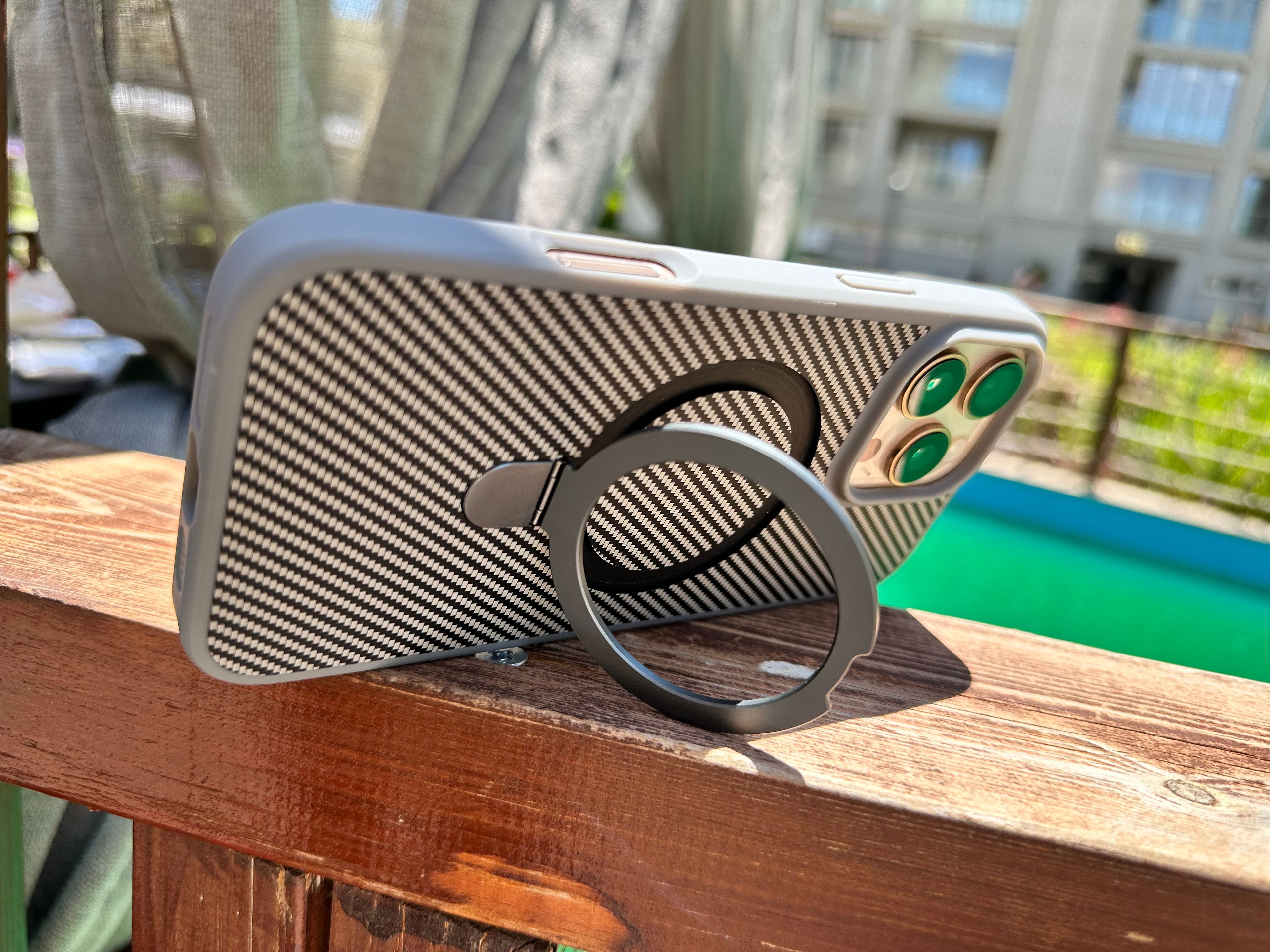 Standlı Karbon Telefon Kılıfı