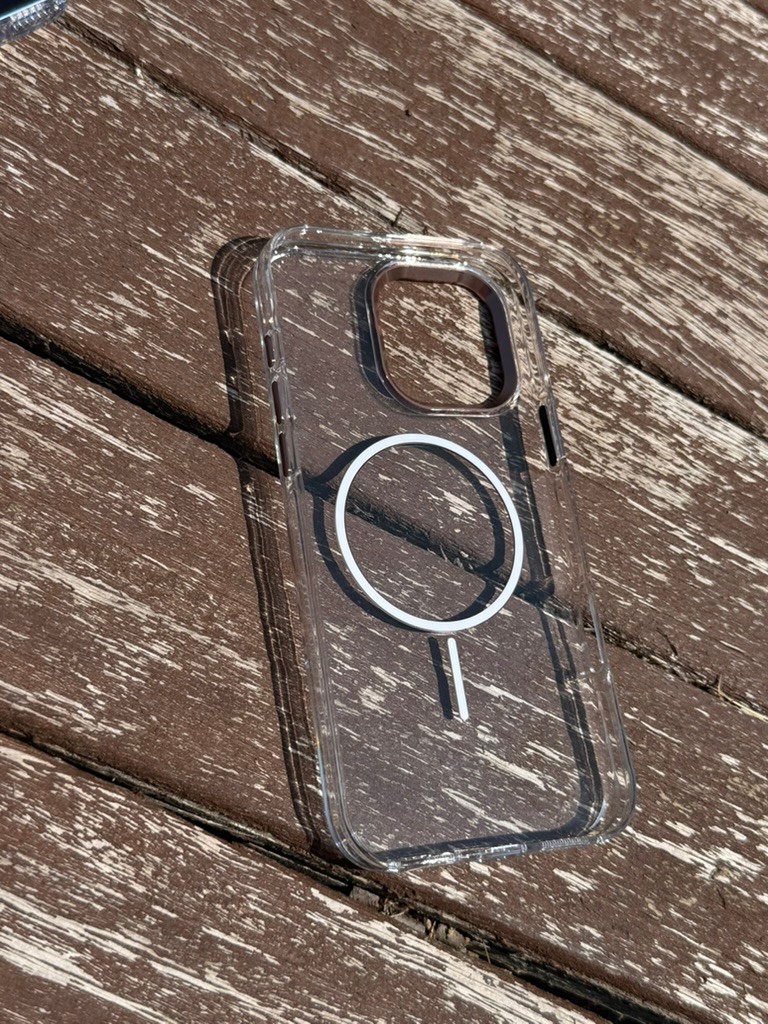 Sararmaz İnce MagSafe Halkalı Kahverengi iPhone Kılıfı 