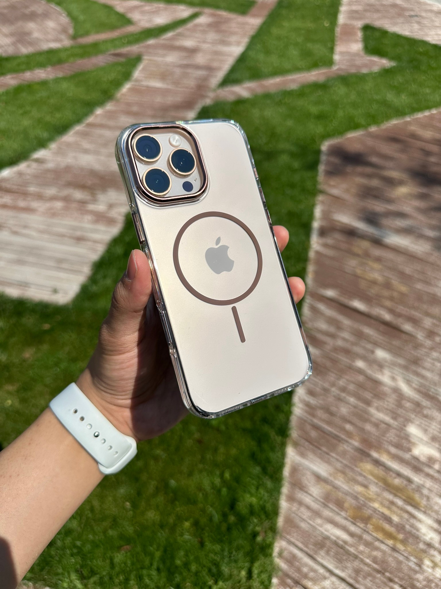 Sararmaz İnce MagSafe Halkalı Kahverengi iPhone Kılıfı 