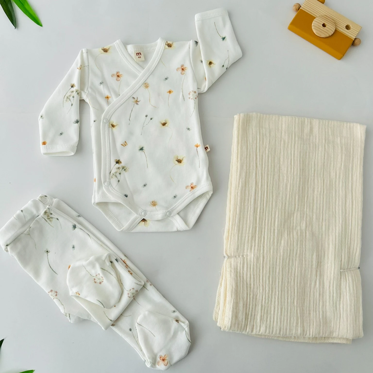 Çiçek Desenli 3'lü Hastane Çıkış Seti | Yenidoğan & Bebek Giyim