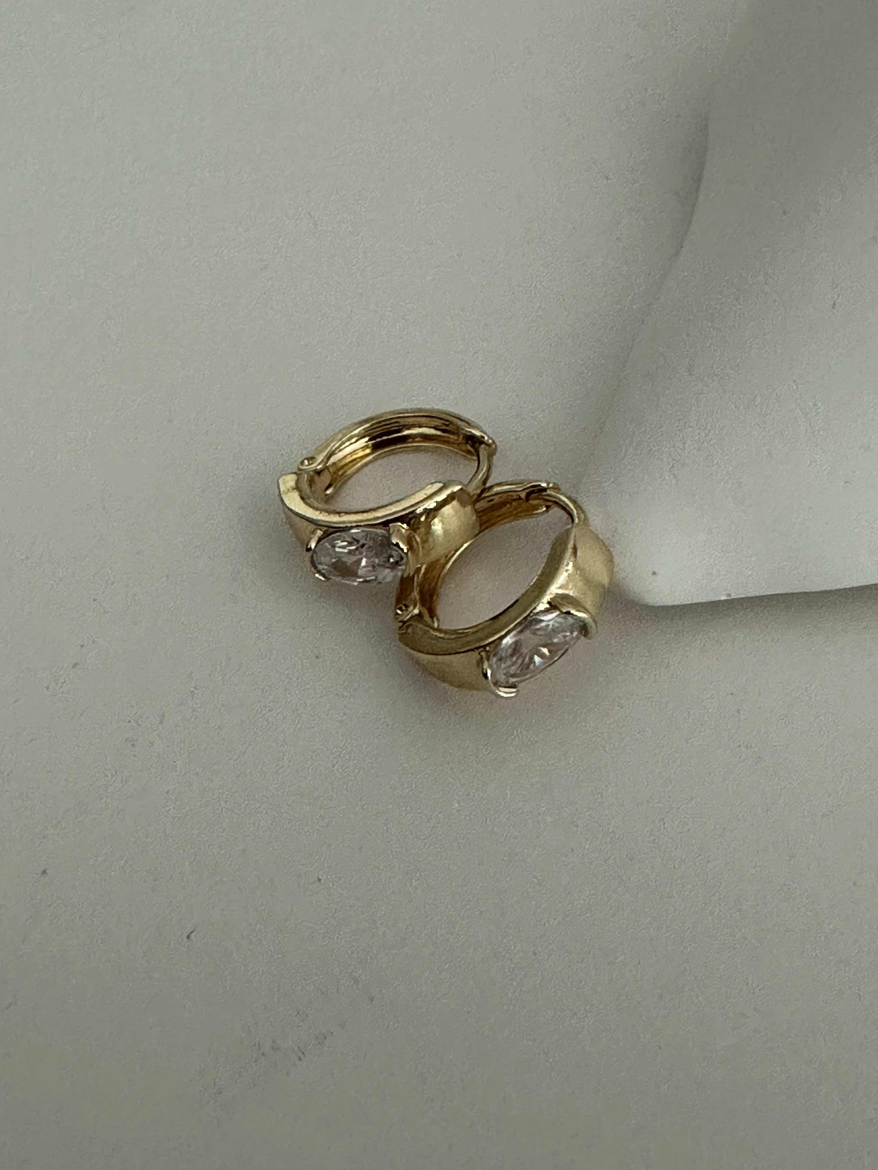 Minimal Taşlı Küpe