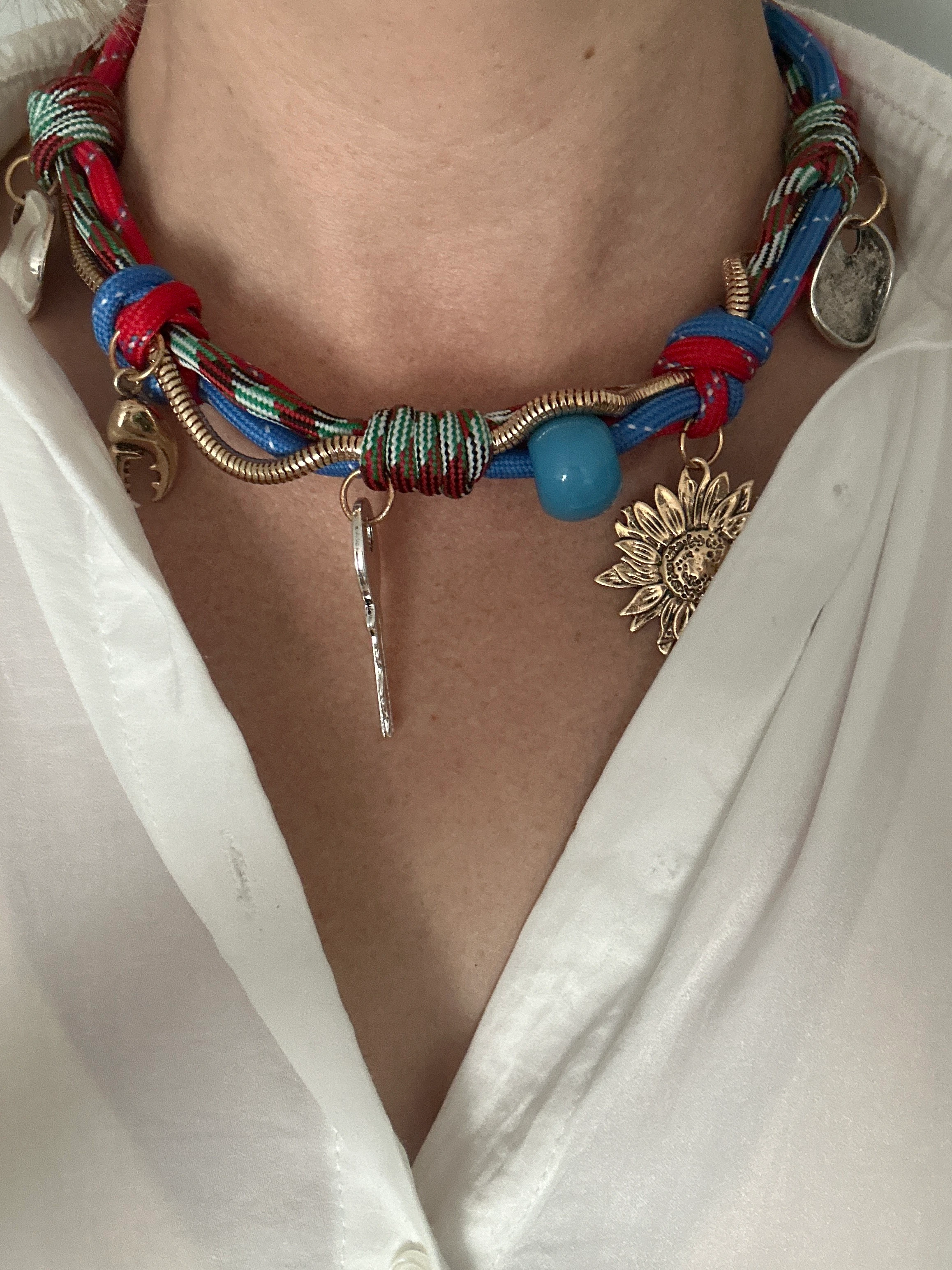 Marka Model Kırmızı Kolye