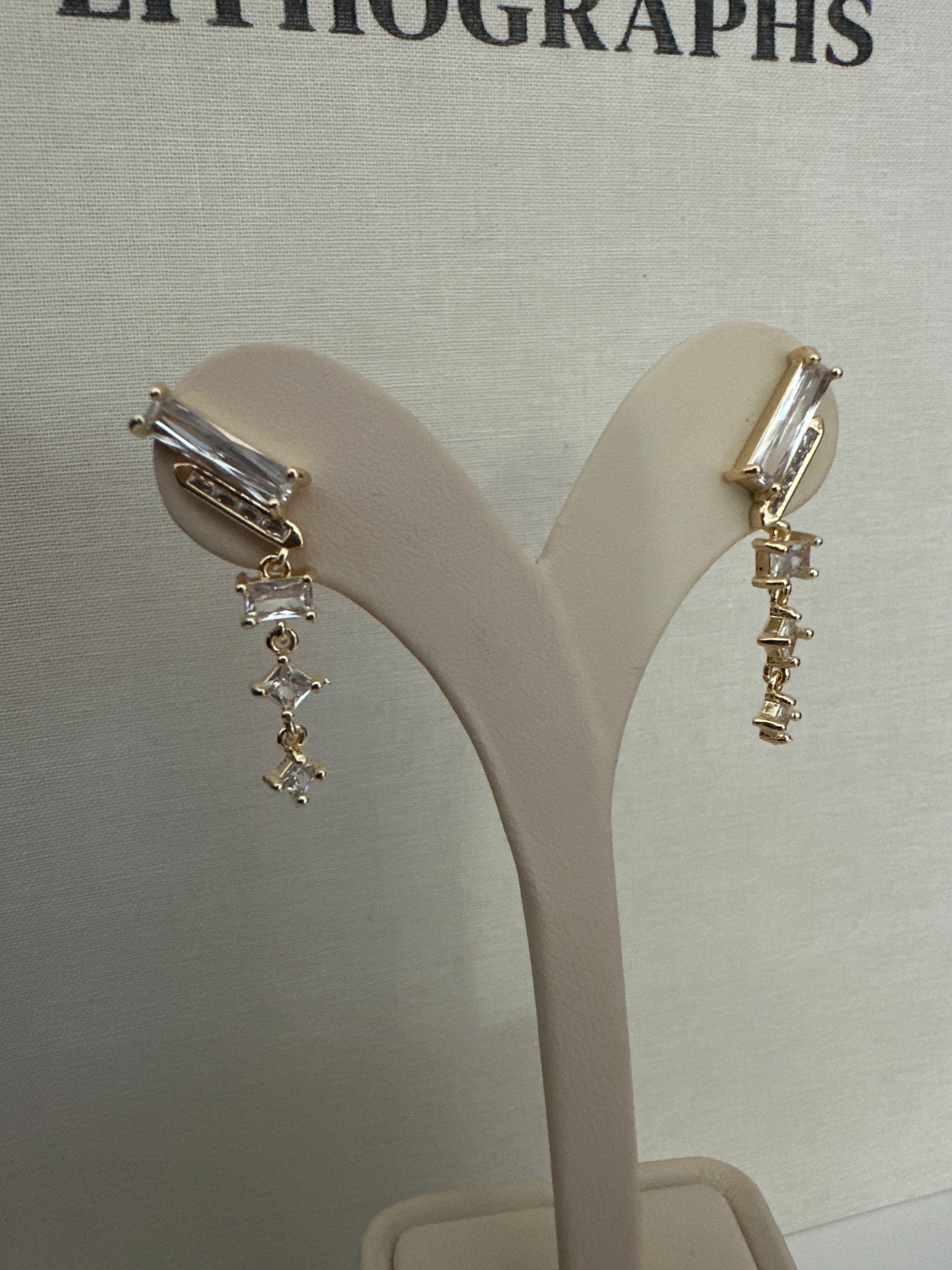 Baget Taşlı Sallantı Küpe