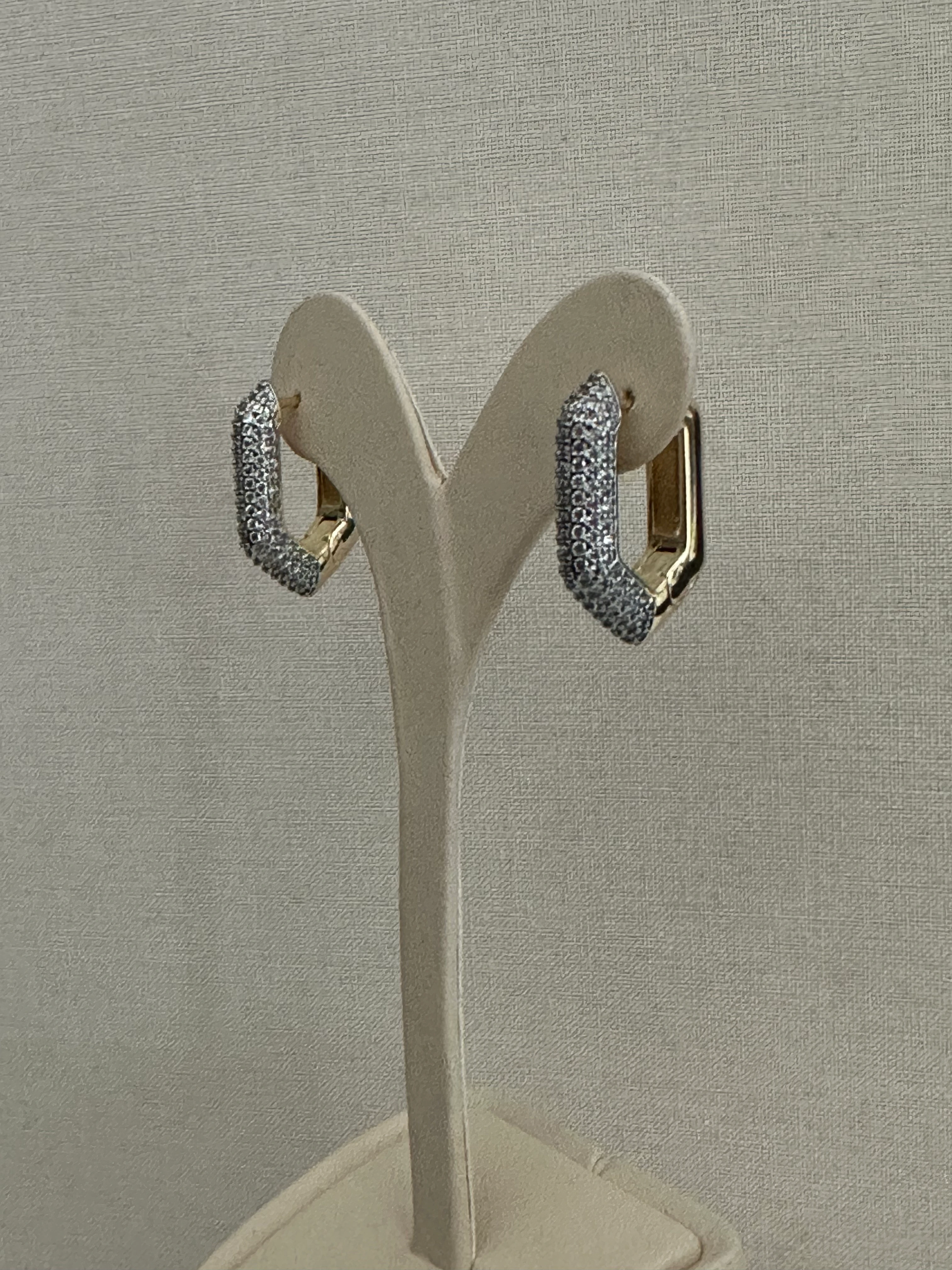 Zirkon Taşlı Tasarım Küpe