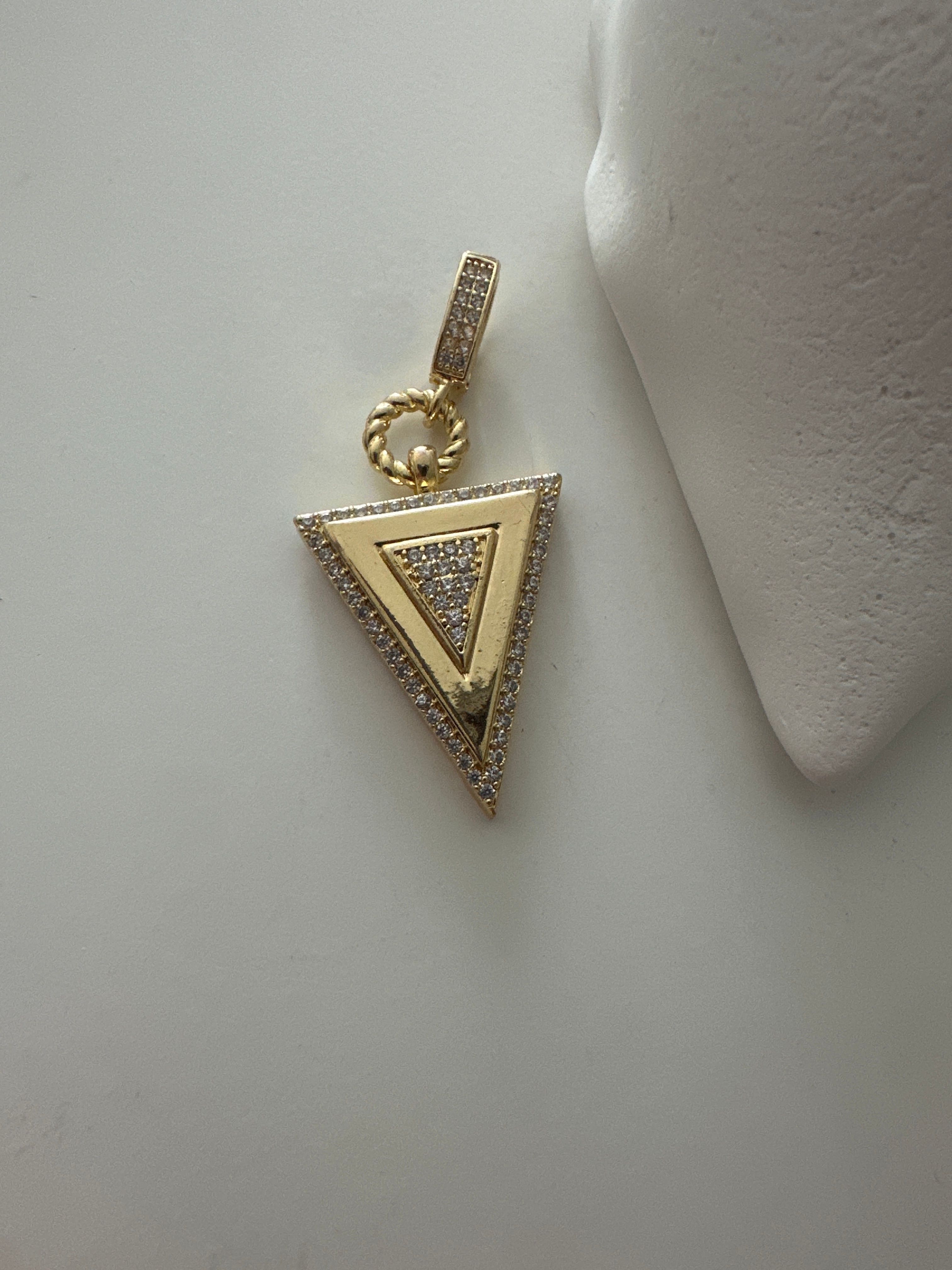 Zirkon Taşlı Üçgen Charm