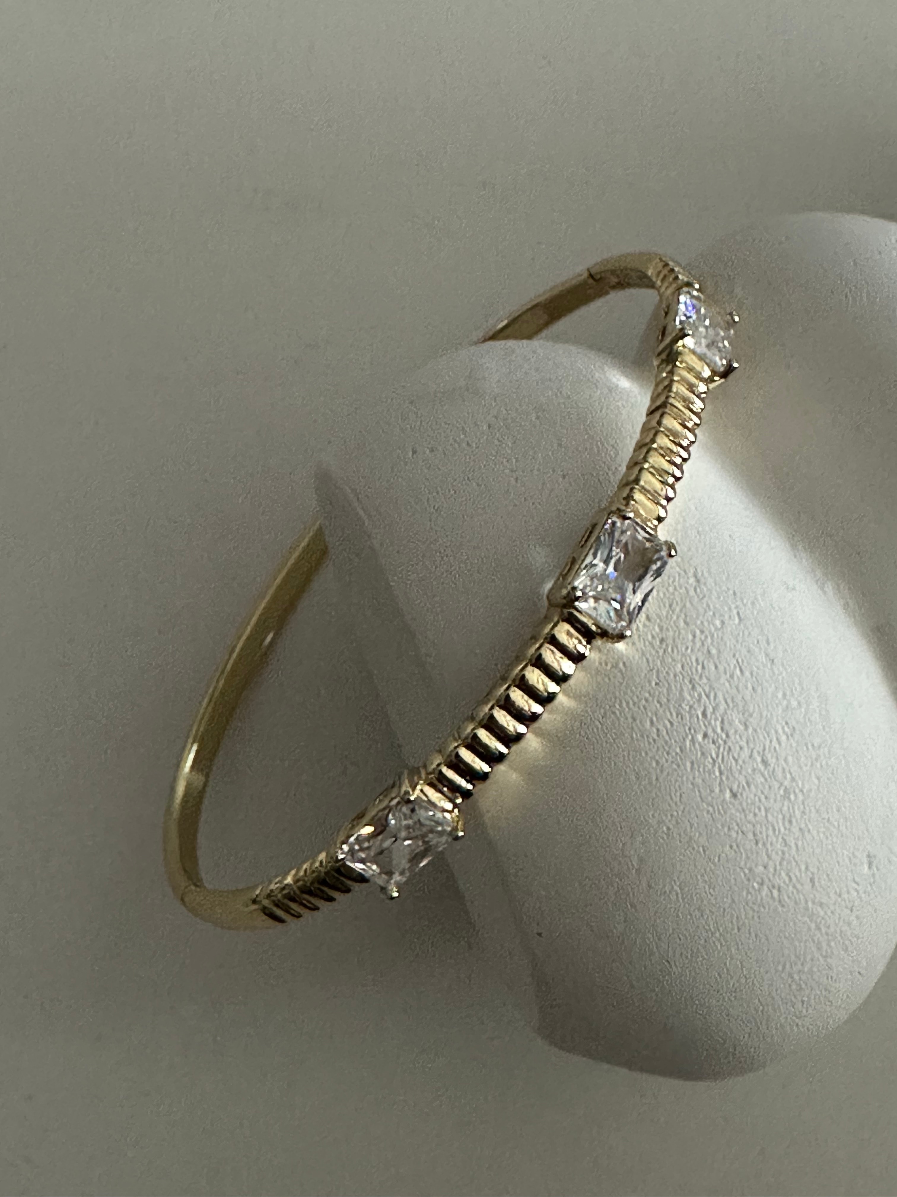 Baget Taşlı Kelepçe