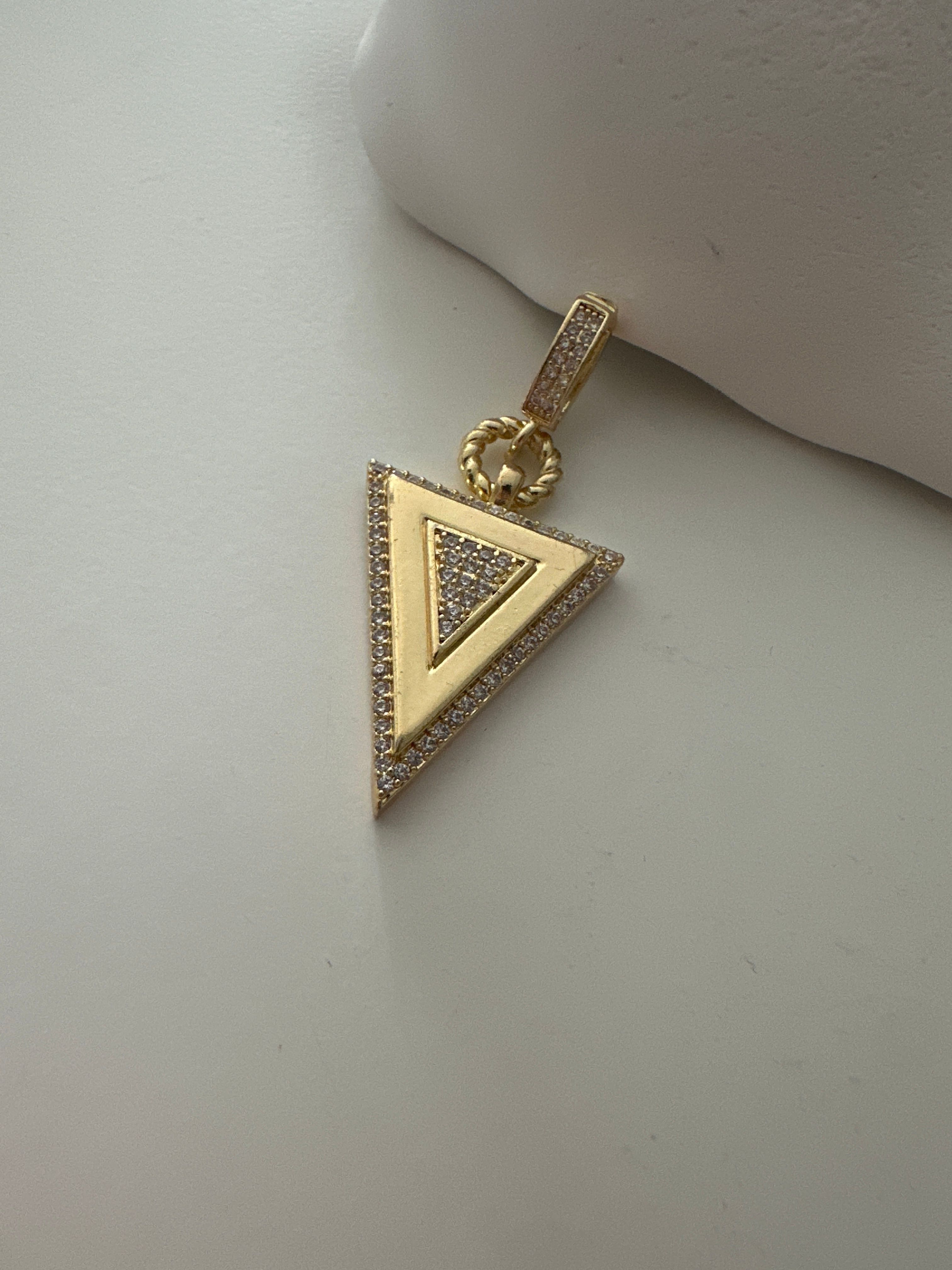 Zirkon Taşlı Üçgen Charm