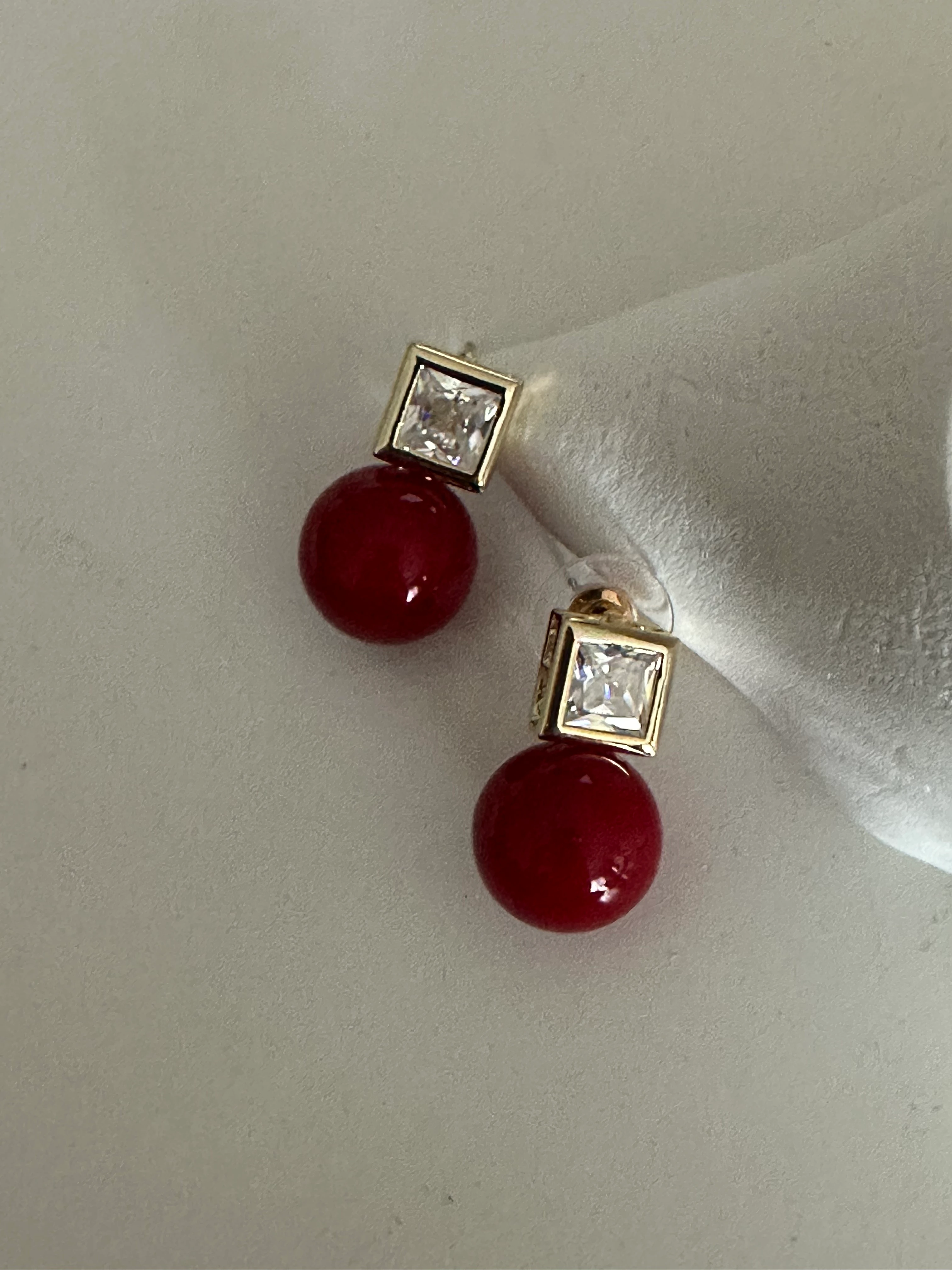 Baget Taşlı Kırmızı Küpe