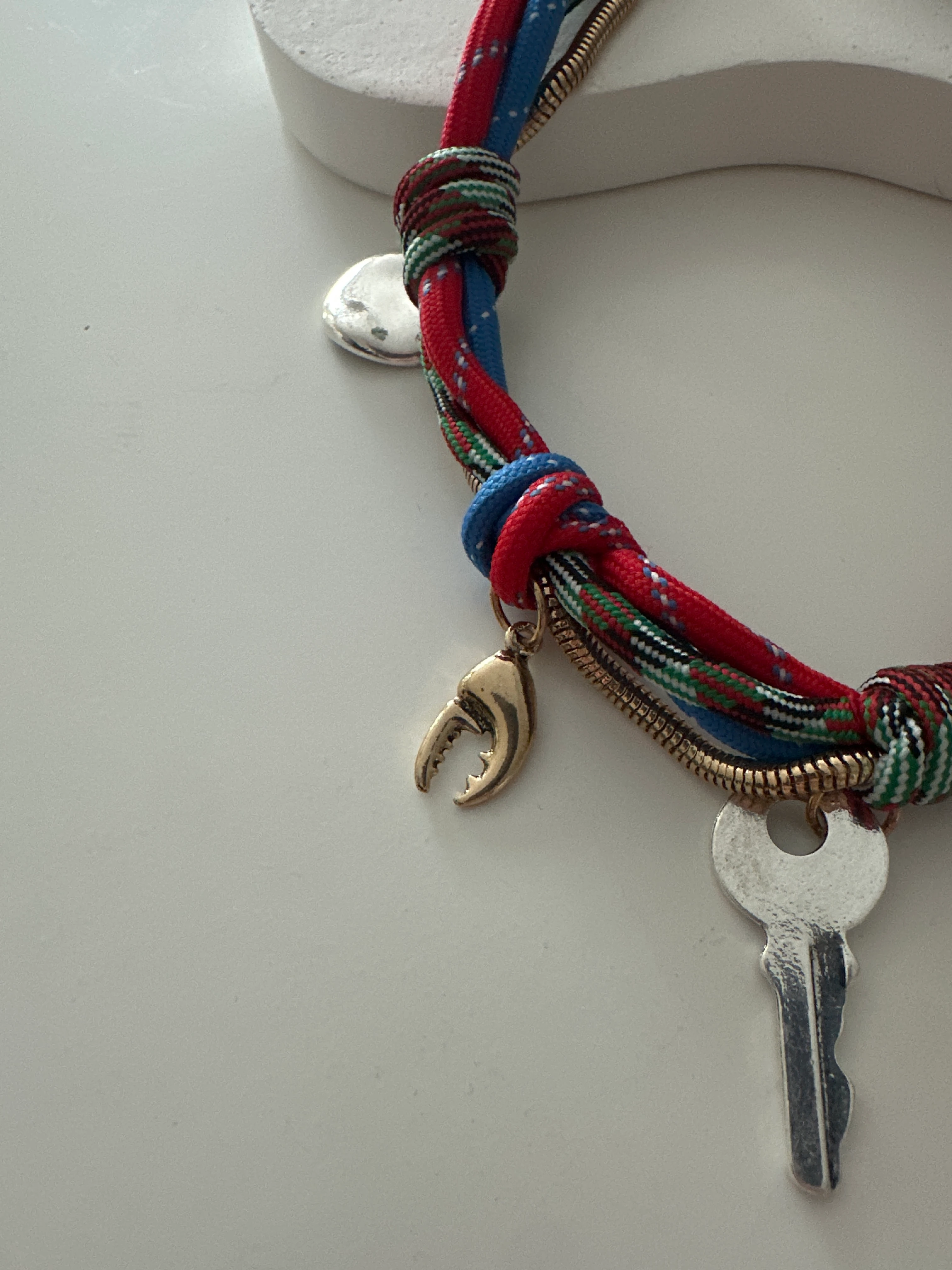 Marka Model Kırmızı Kolye