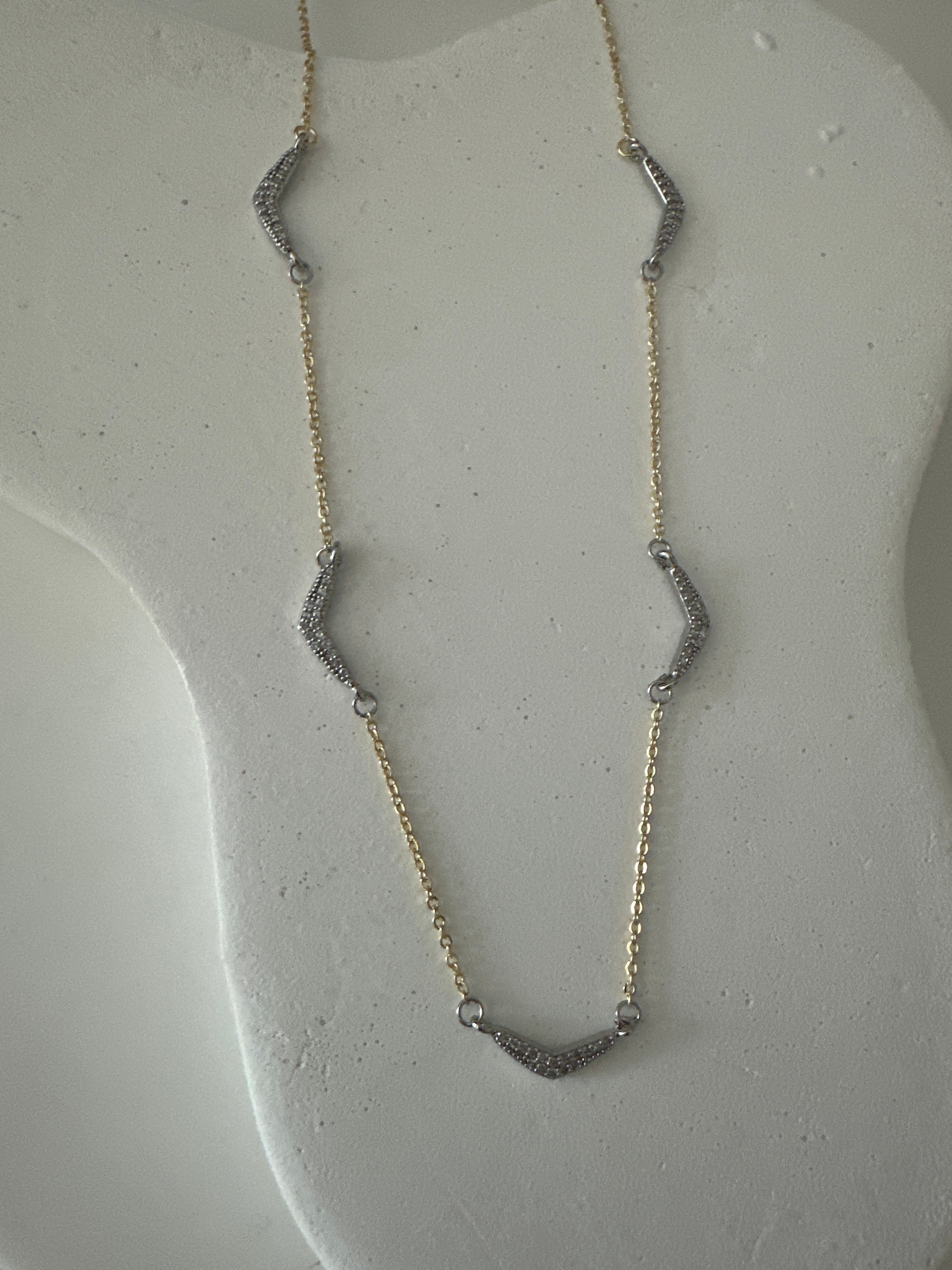 Marka Model Dalga Kolye
