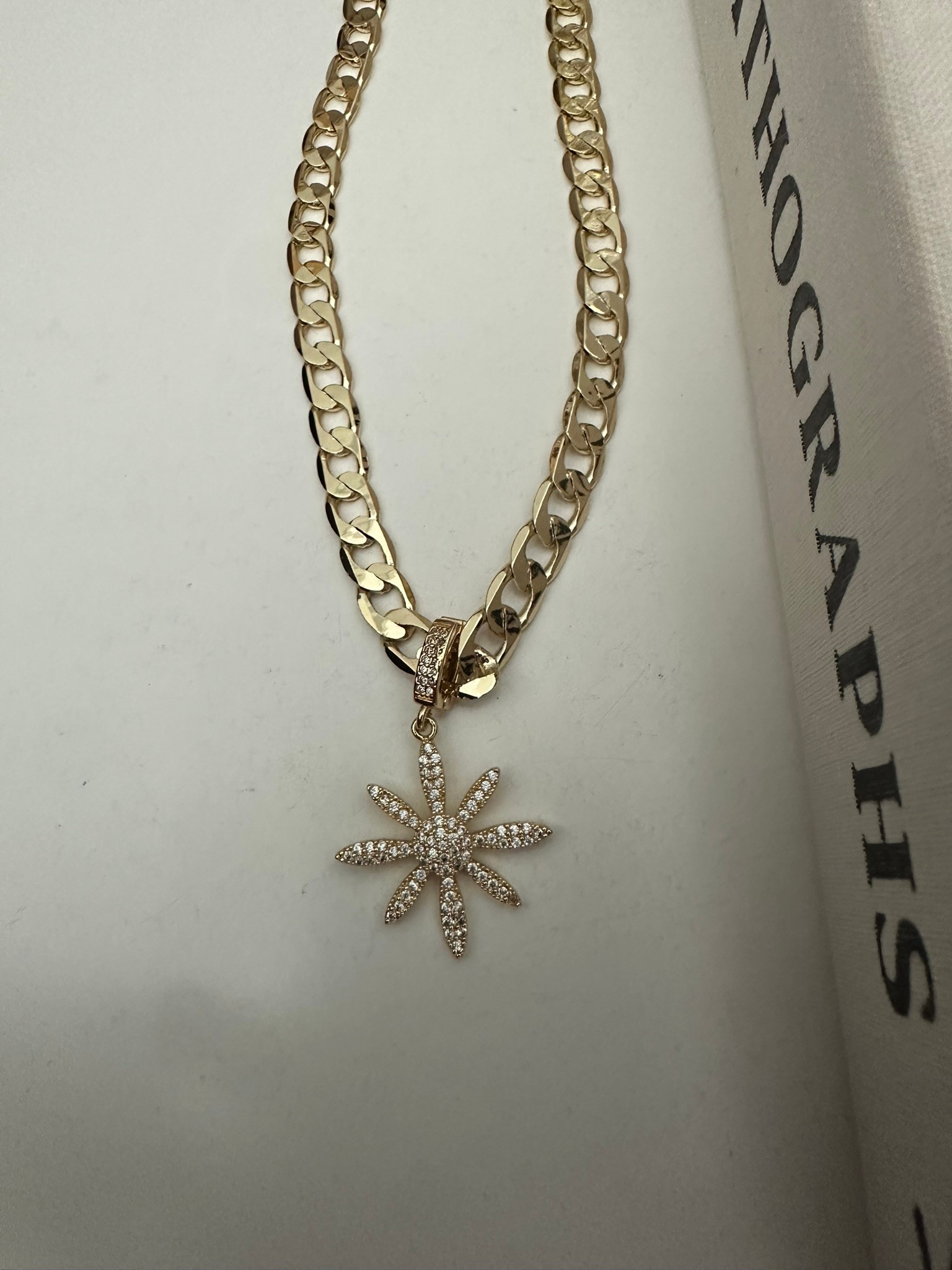Çiçek Charm Kolye 