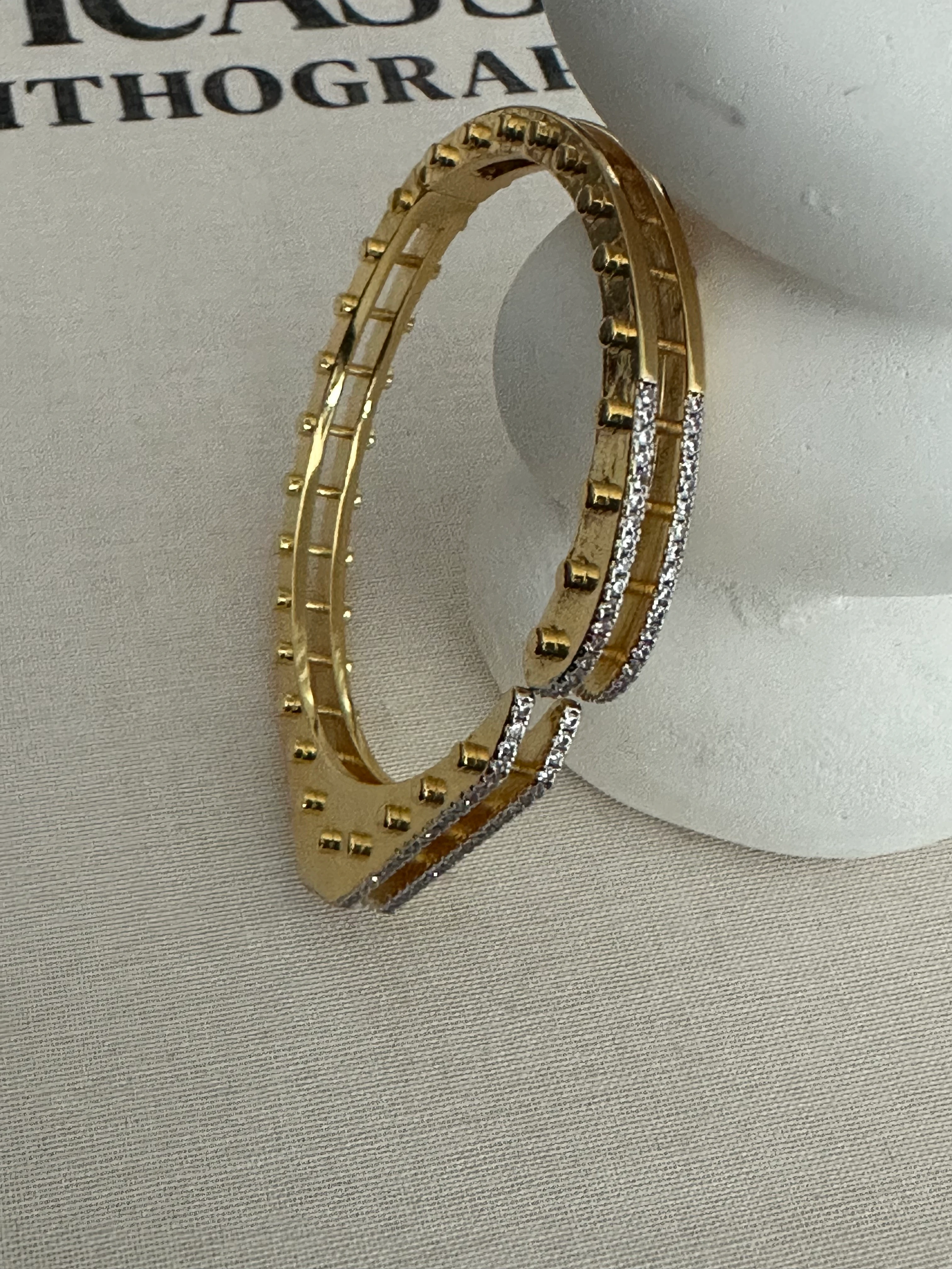 Zımba Detaylı Kelepçe