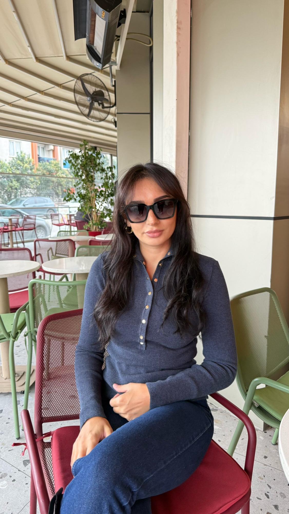 Dik Yaka Çıtçıtlı Triko Kazak