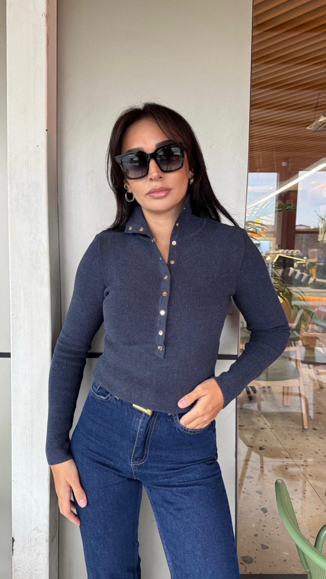 Dik Yaka Çıtçıtlı Triko Kazak