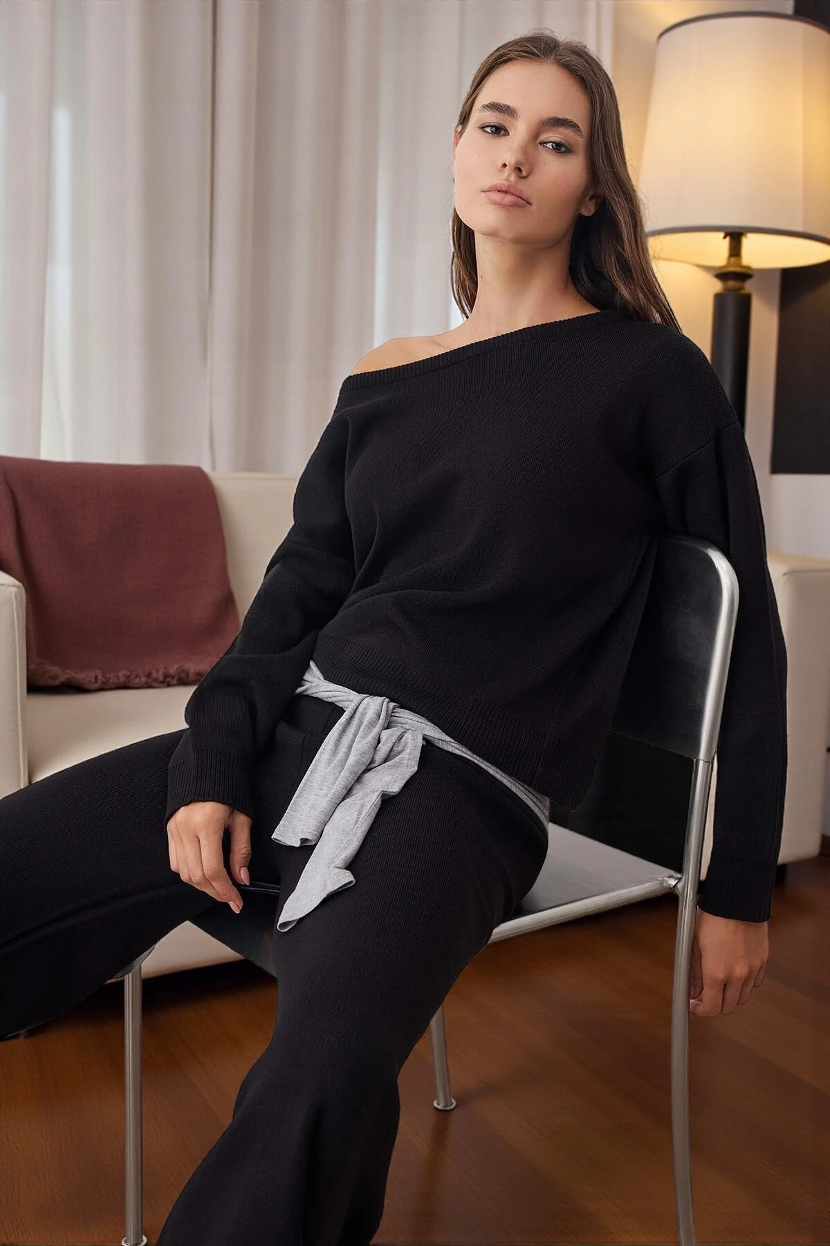 Kadın Siyah Kayık Yaka Kazak-Pantolon Triko Takım