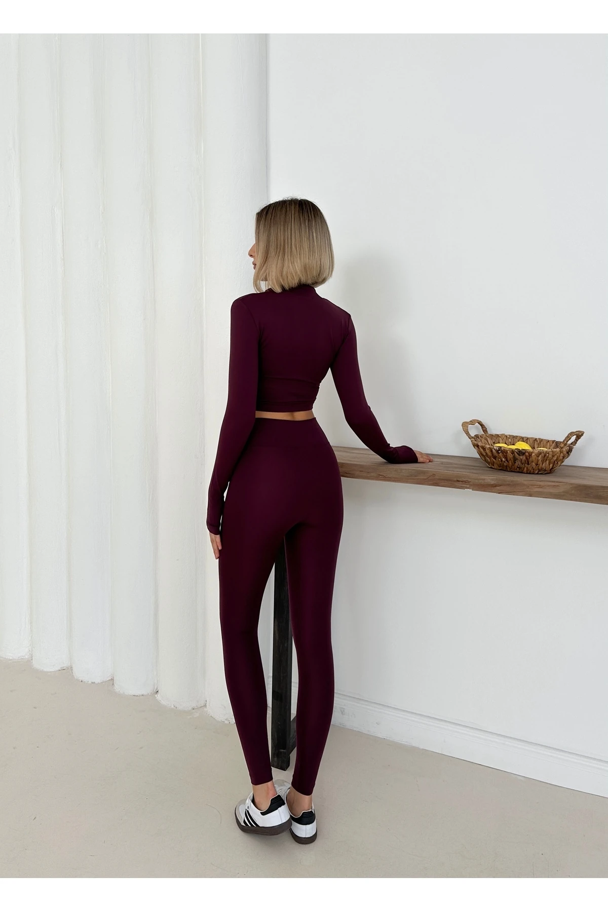 Kadın Parmak Geçirme Detaylı Fermuarlı Crop Pantolon İkili Takım