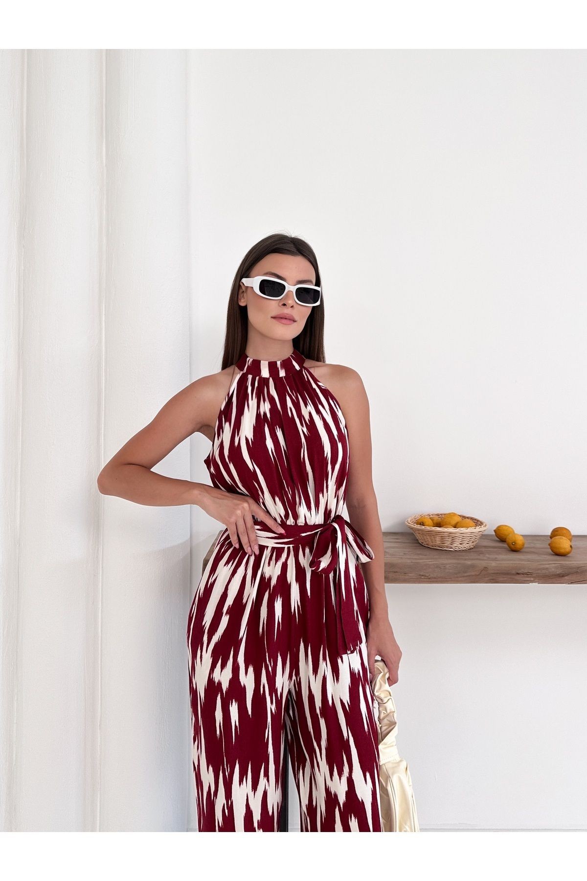 Kadın Desenli Halter Yaka Bel Kuşaklı Tulum