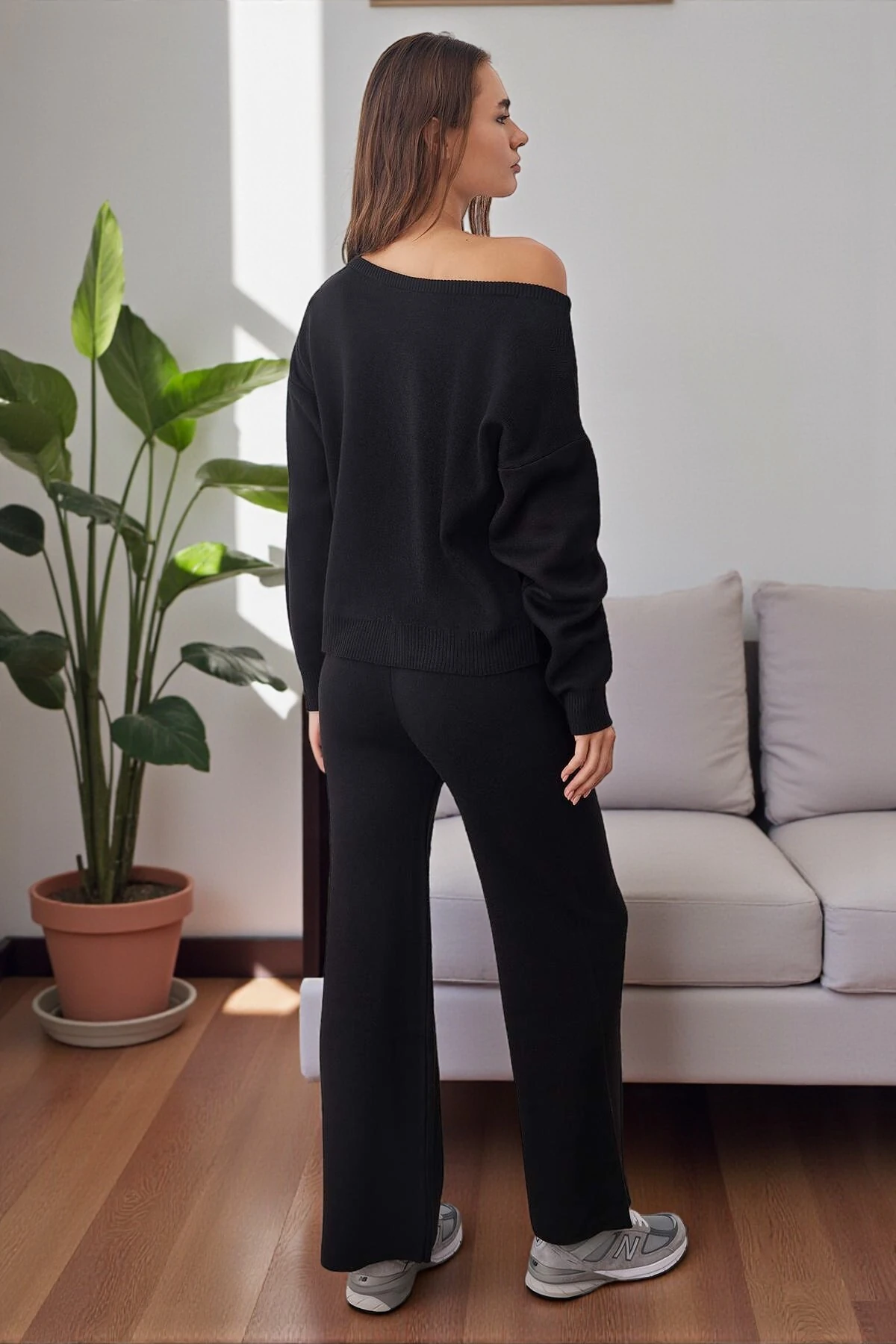 Kadın Siyah Kayık Yaka Kazak-Pantolon Triko Takım