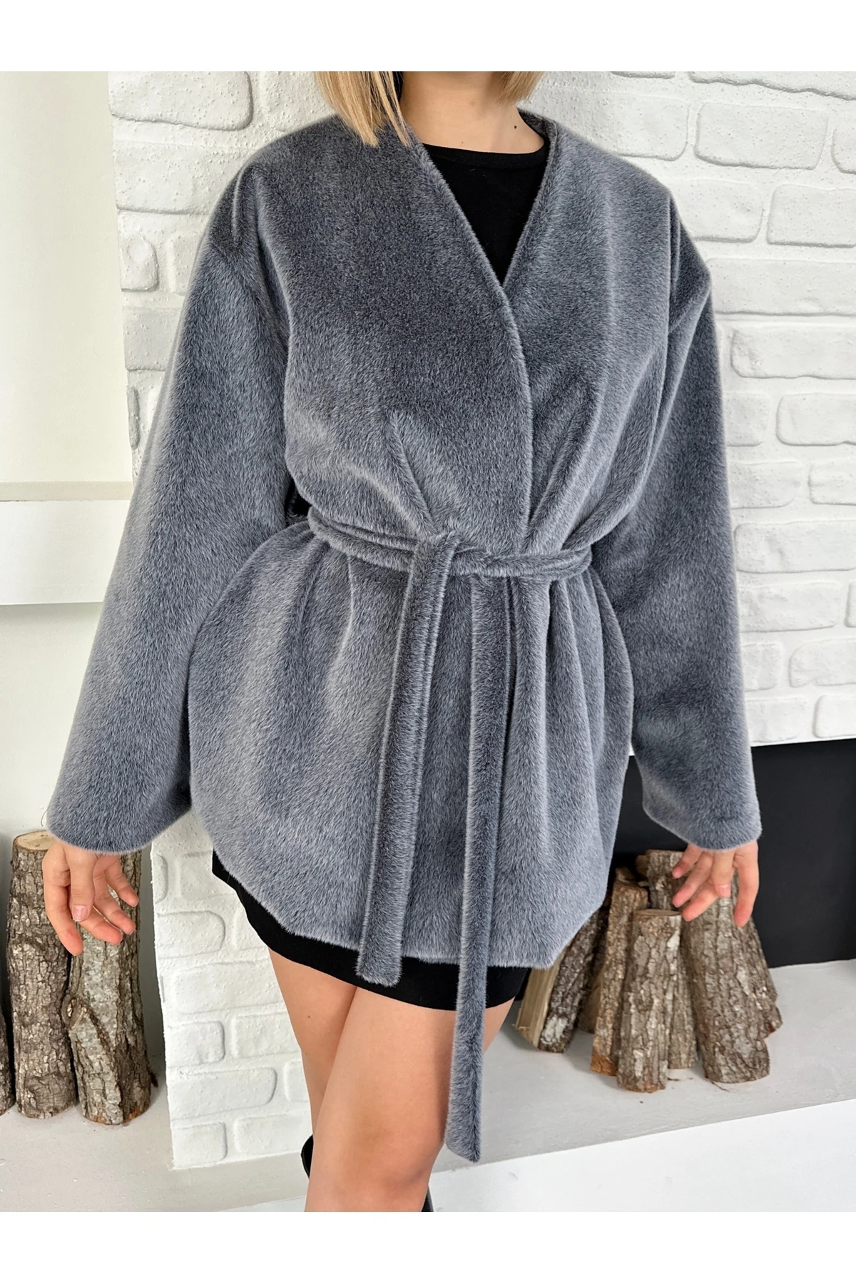 Kadın Kuşaklı Astarlı Kürk Kaban