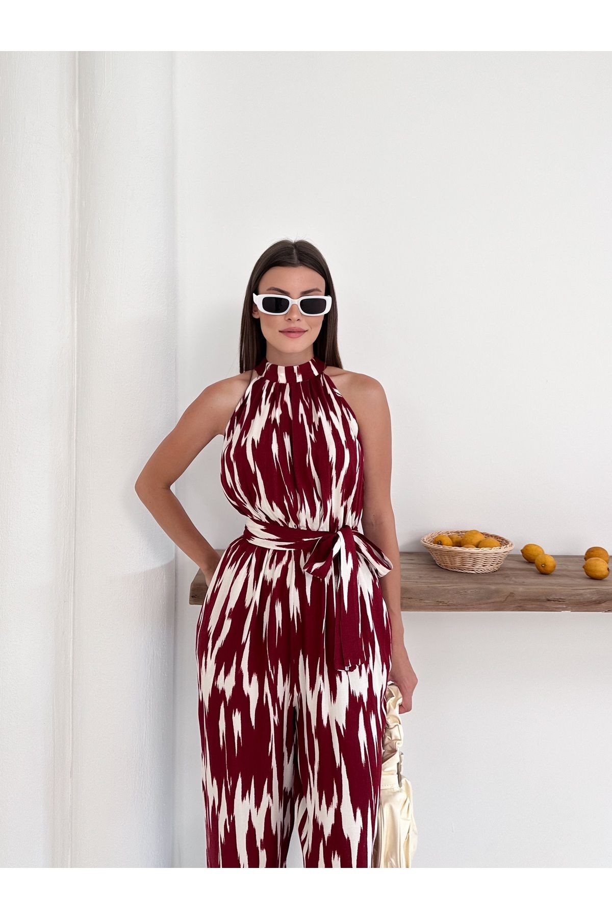 Kadın Desenli Halter Yaka Bel Kuşaklı Tulum