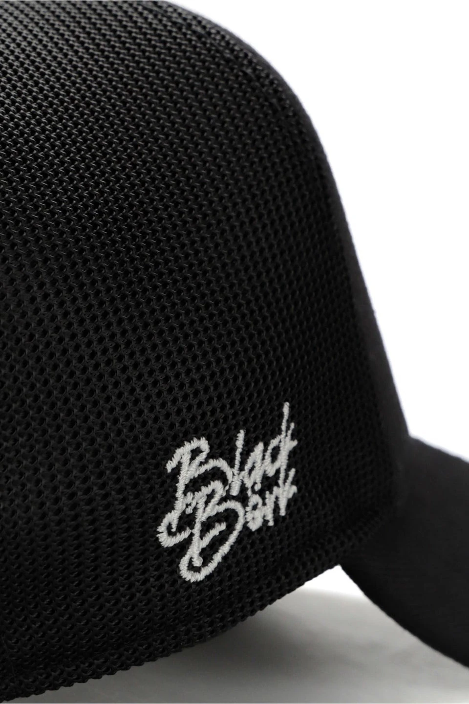 7 Numara Logolu Siyah Trucker Şapka