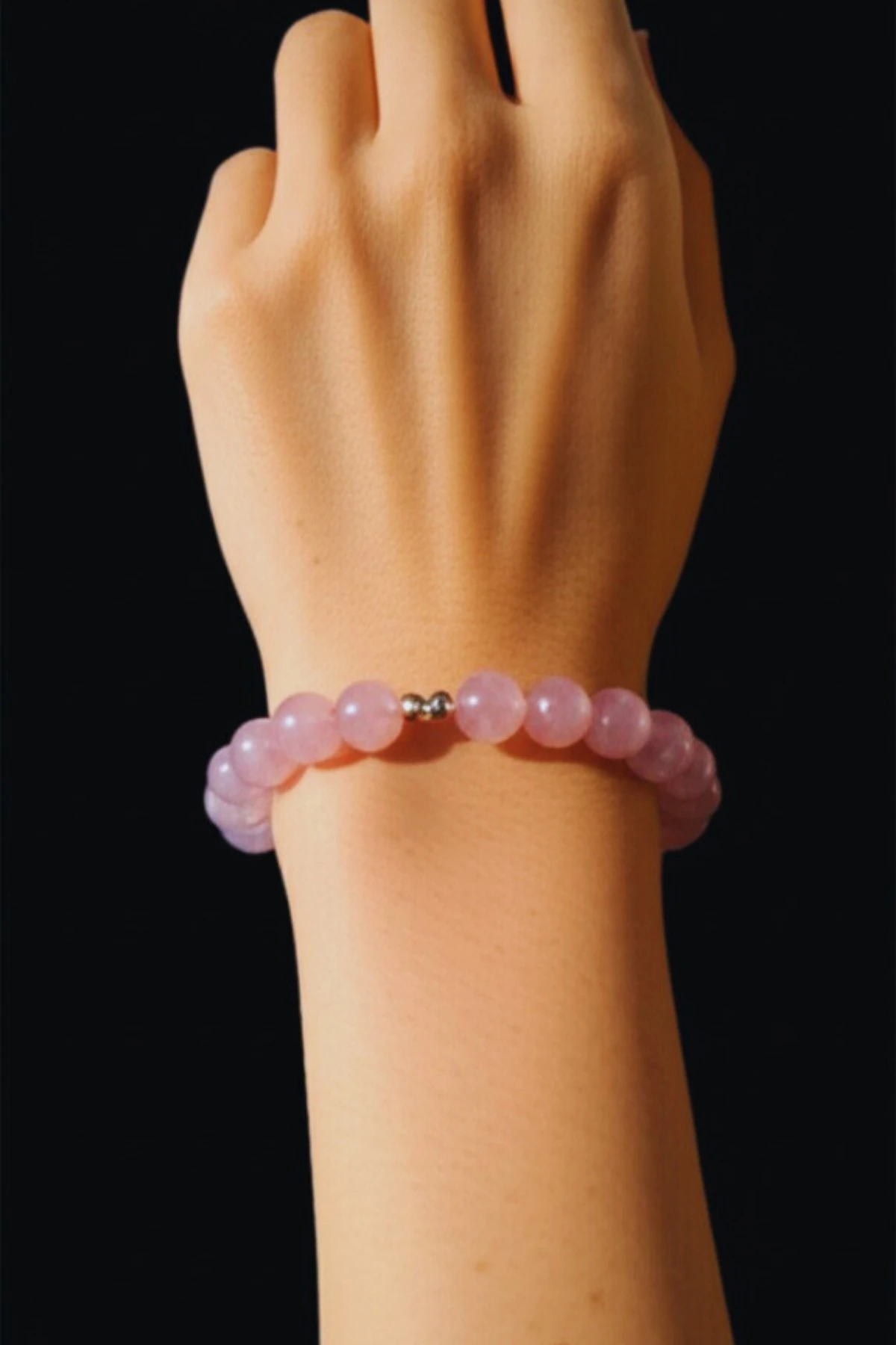 Doğal Pembe Kuvars Kristali – Negatif Enerjiyi Temizleyen ve Kalbi Yumuşatan Taş