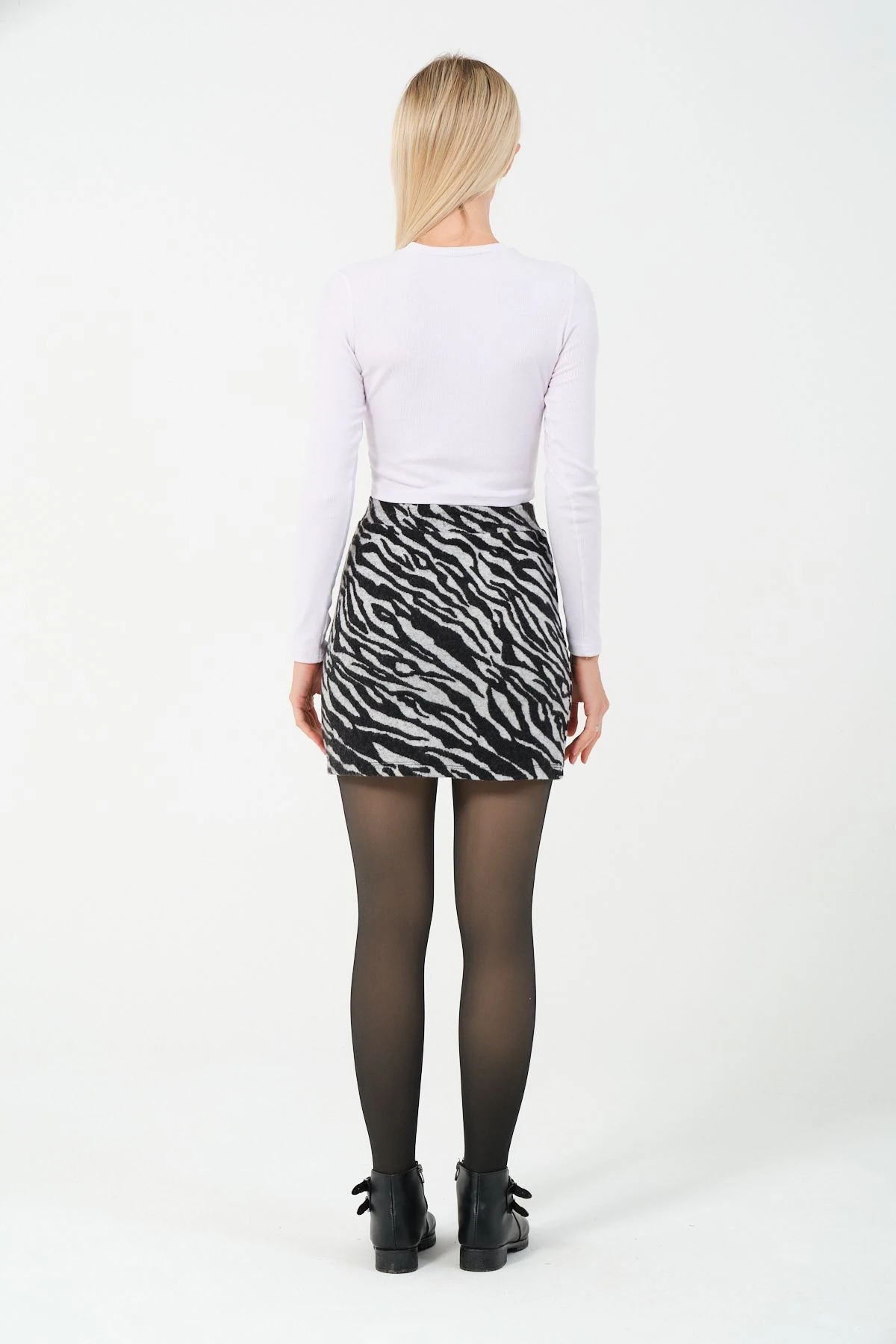 Spor Mini Etek Zebra Desen Jakar Kışlık Kumaş