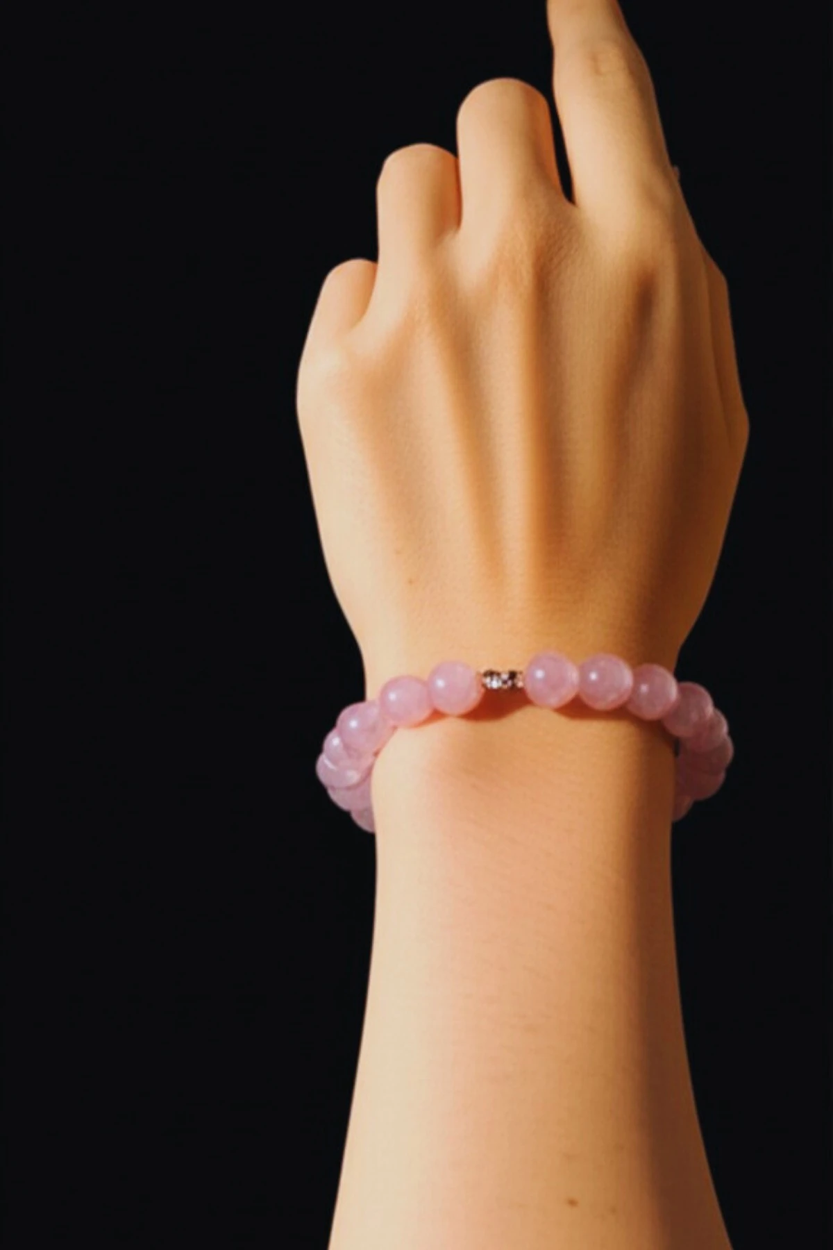 Doğal Pembe Kuvars Kristali – Negatif Enerjiyi Temizleyen ve Kalbi Yumuşatan Taş