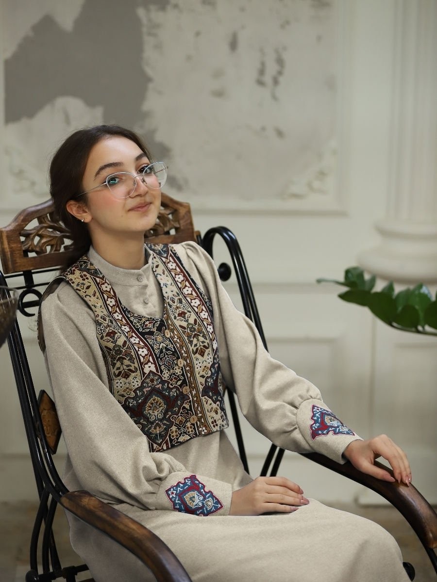 Goblen Yelekli Takım Bej