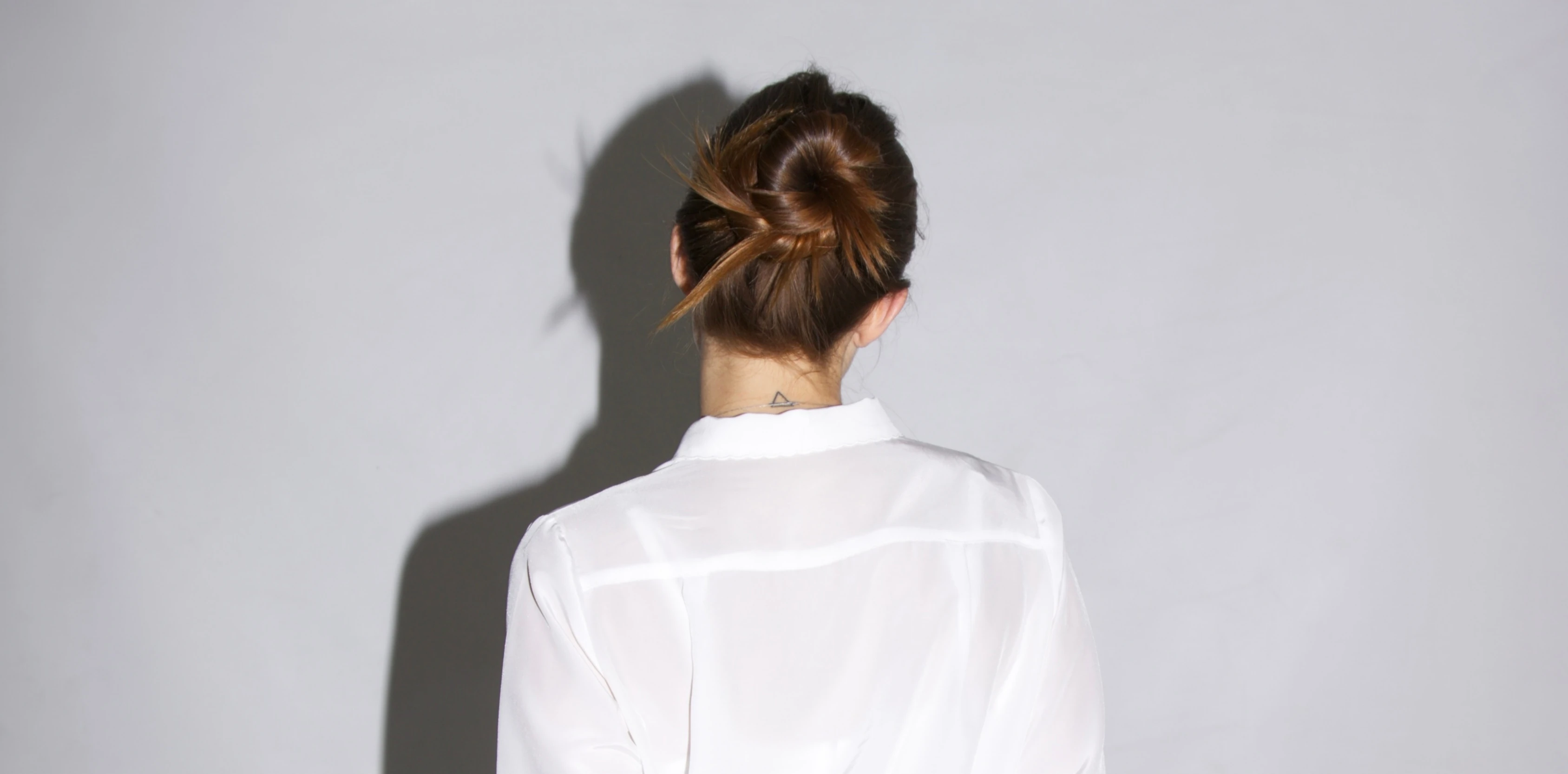 ✨ Trend Alarmı: Kusursuz 'Clean Girl' Topuzu Nasıl Yapılır? 