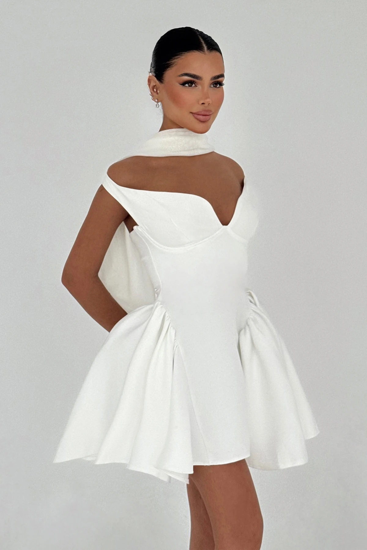 Beyaz Sırt Detay Mini Elbise ATE-2721