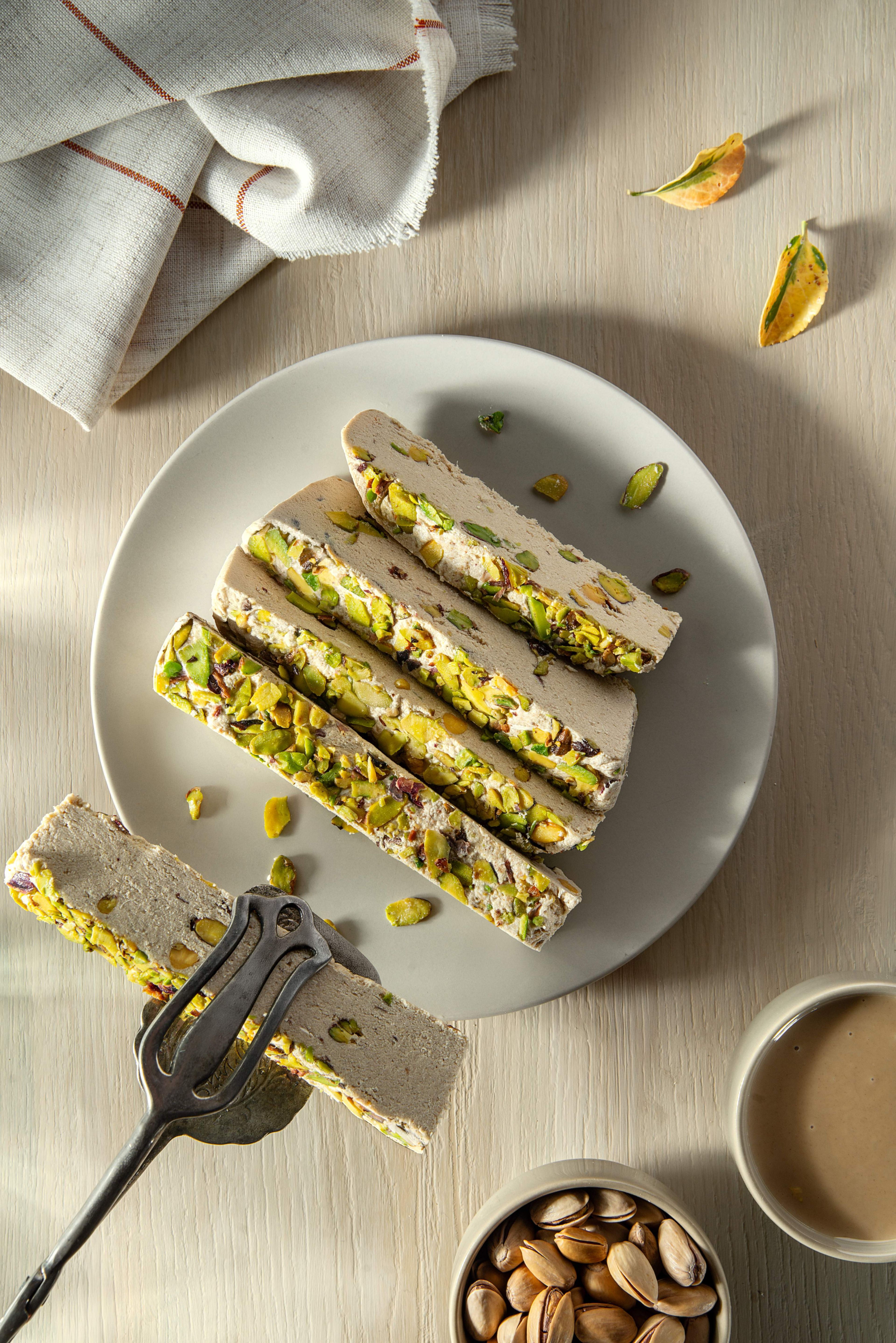 Şeker İlavesiz Antep Fıstıklı Tahin Helvası (450 Gr)