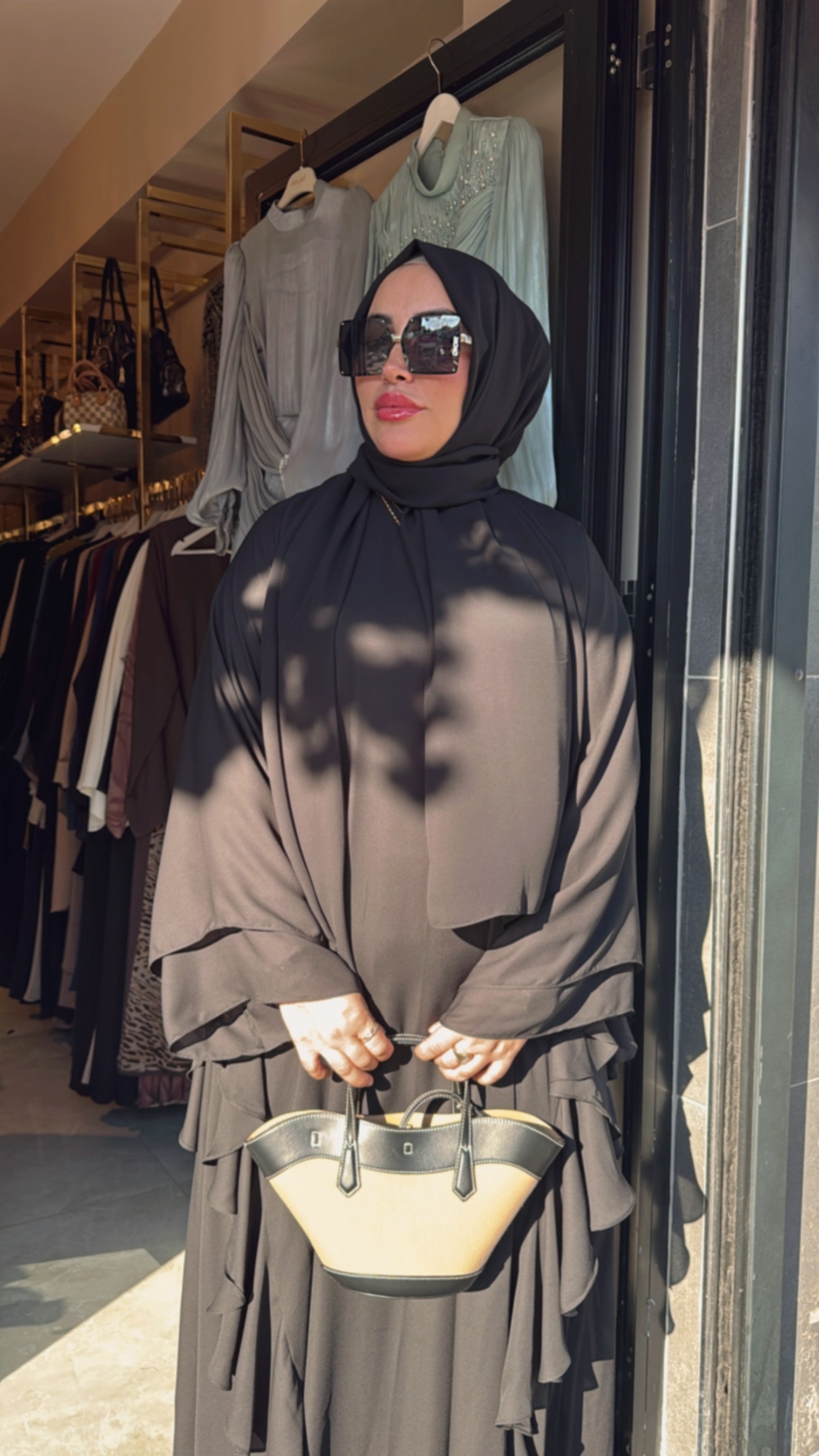 Özel Dikim Fırfır Detaylı Abaya