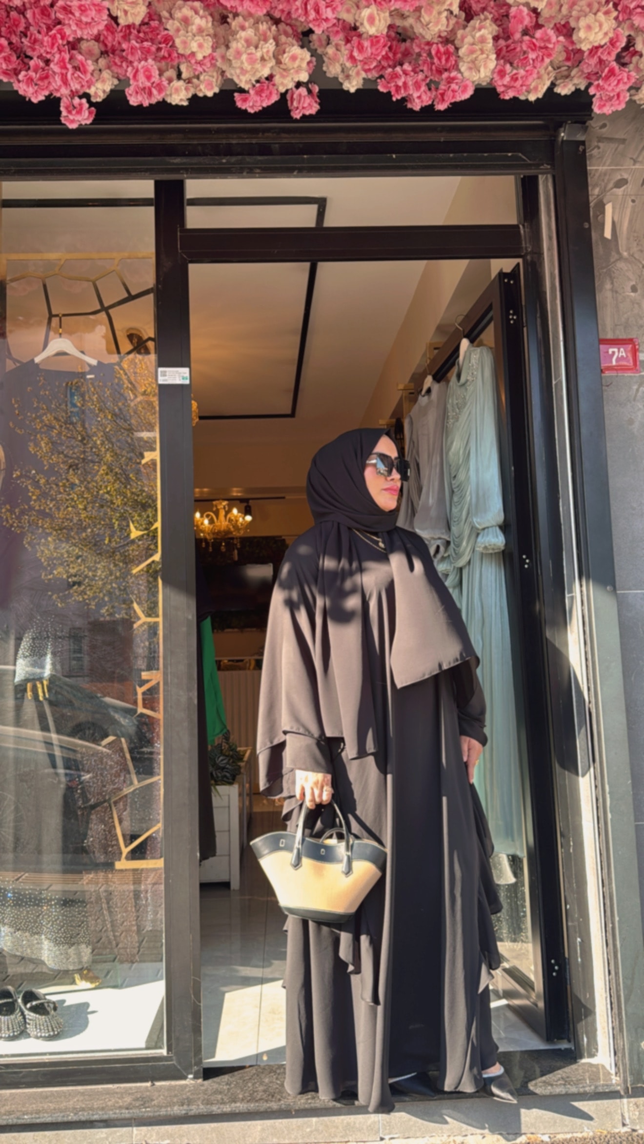 Özel Dikim Fırfır Detaylı Abaya