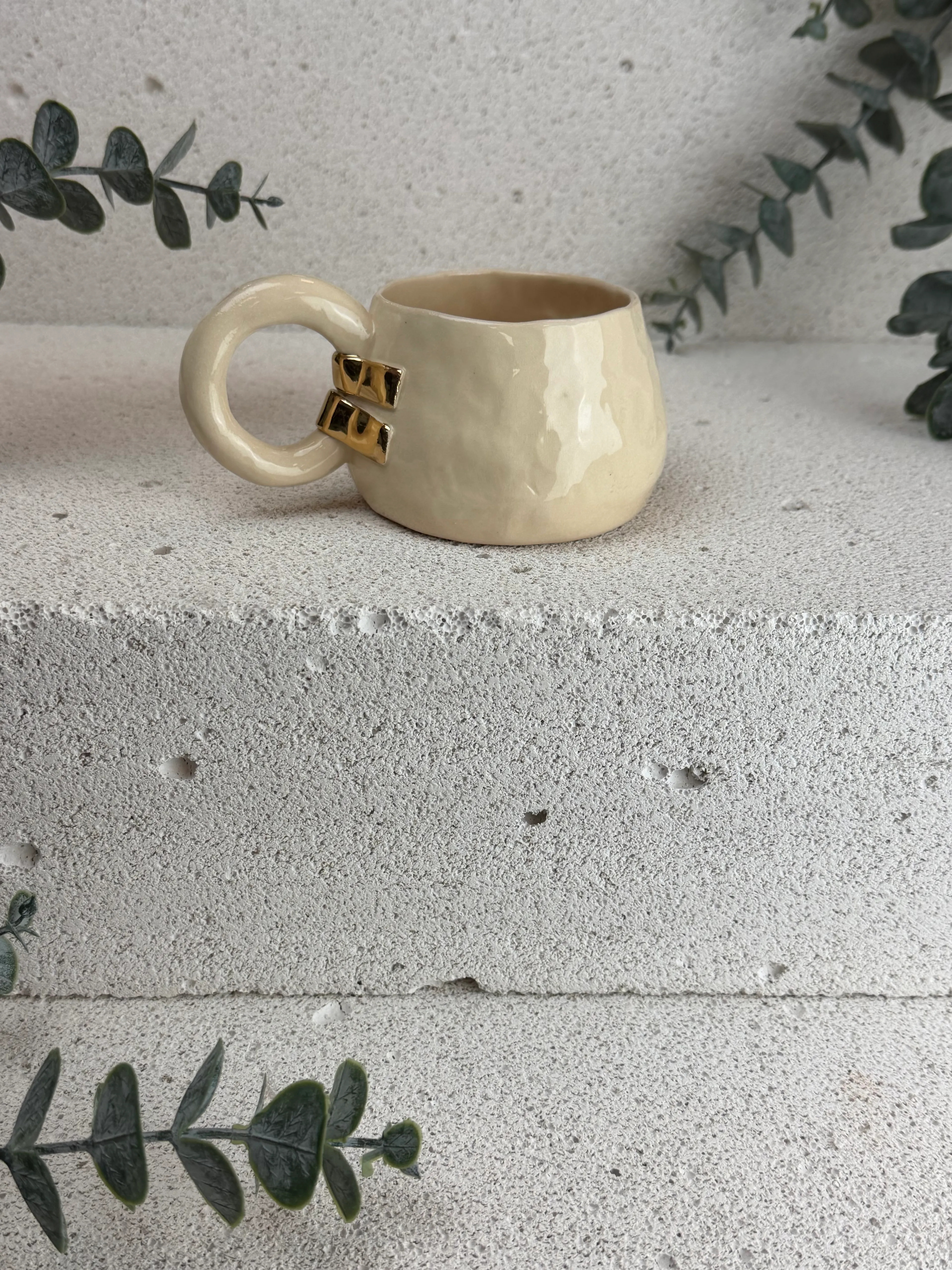 Bej & Altın El Yapımı Stoneware Fincan – 160 ml