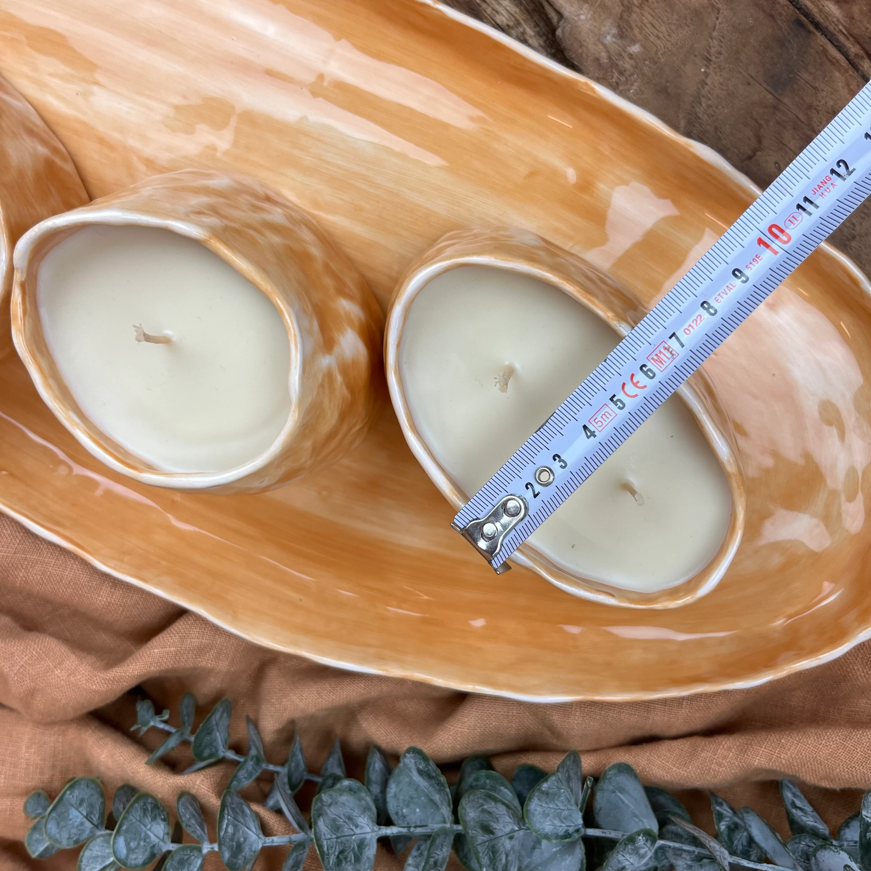 El Yapımı Tepsi ve 3’lü Mumlu Kase Seti – Mumlar Bittikten Sonra Gıda Uyumlu, Stoneware Tasarım, Ev ve İş Yeri Kullanımı