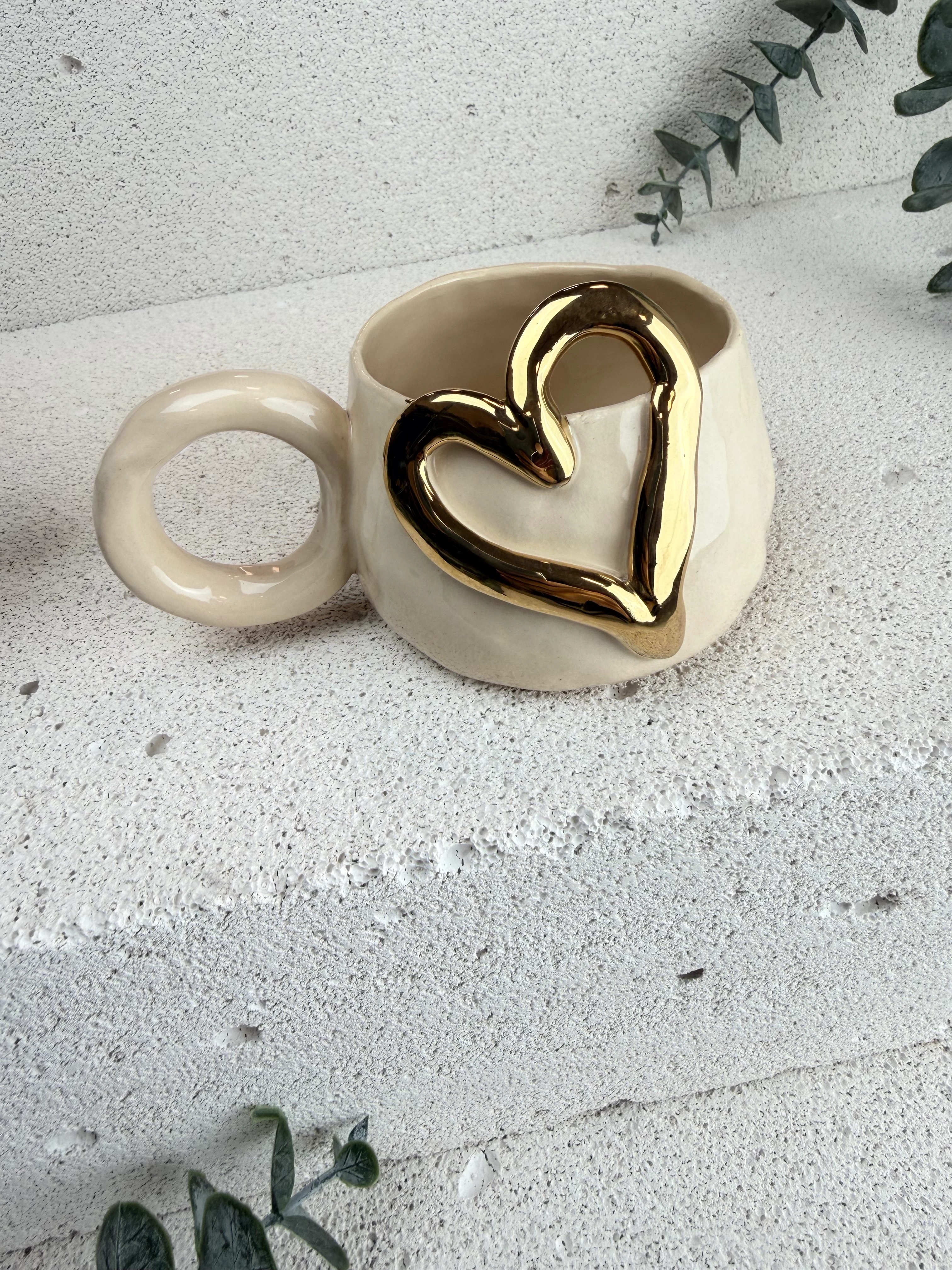 Altın Kalpli El Yapımı Stoneware Fincan – 175 ml