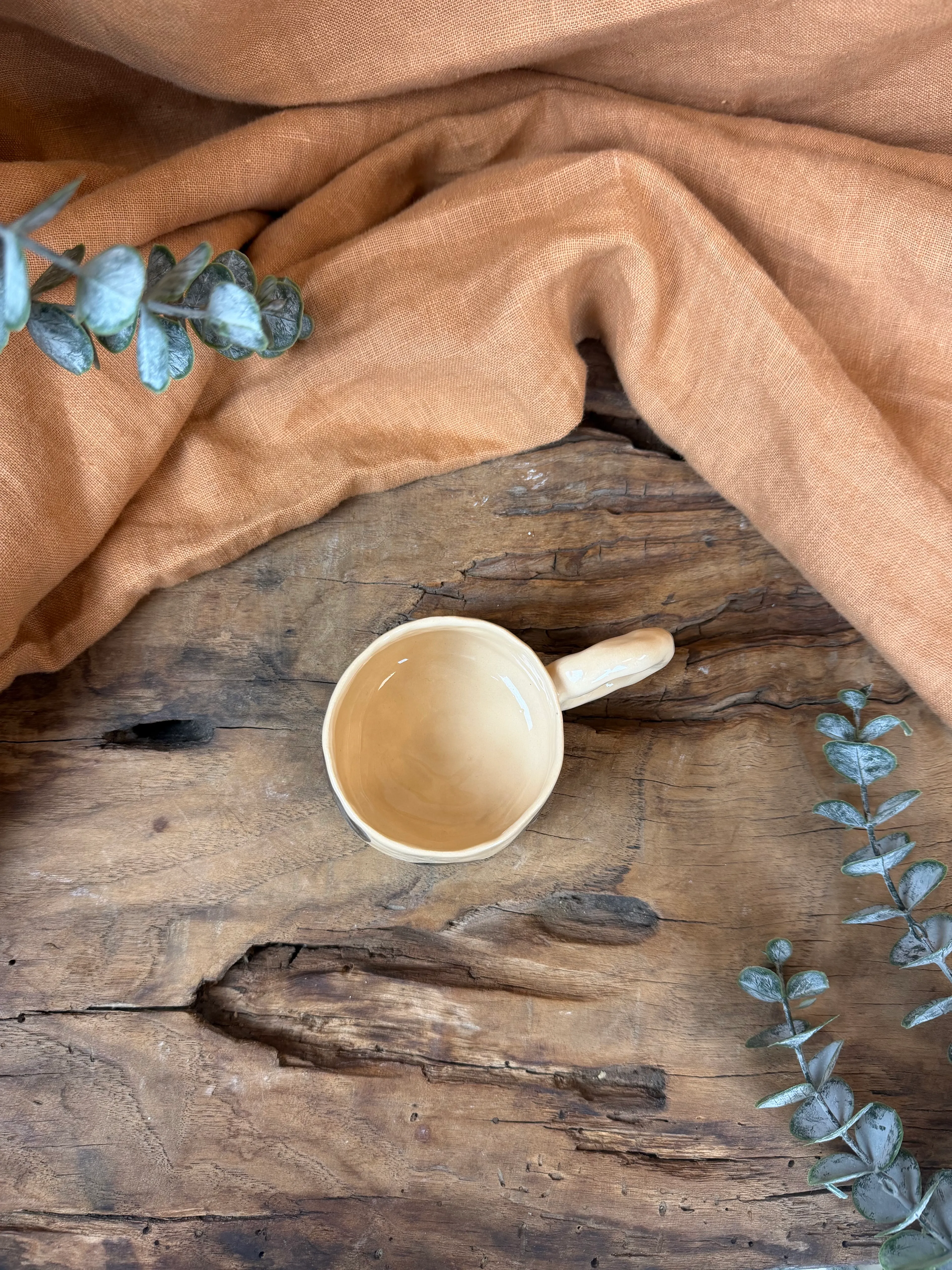 Sade ve Modern Puantiyeli Fincan – 160 ml