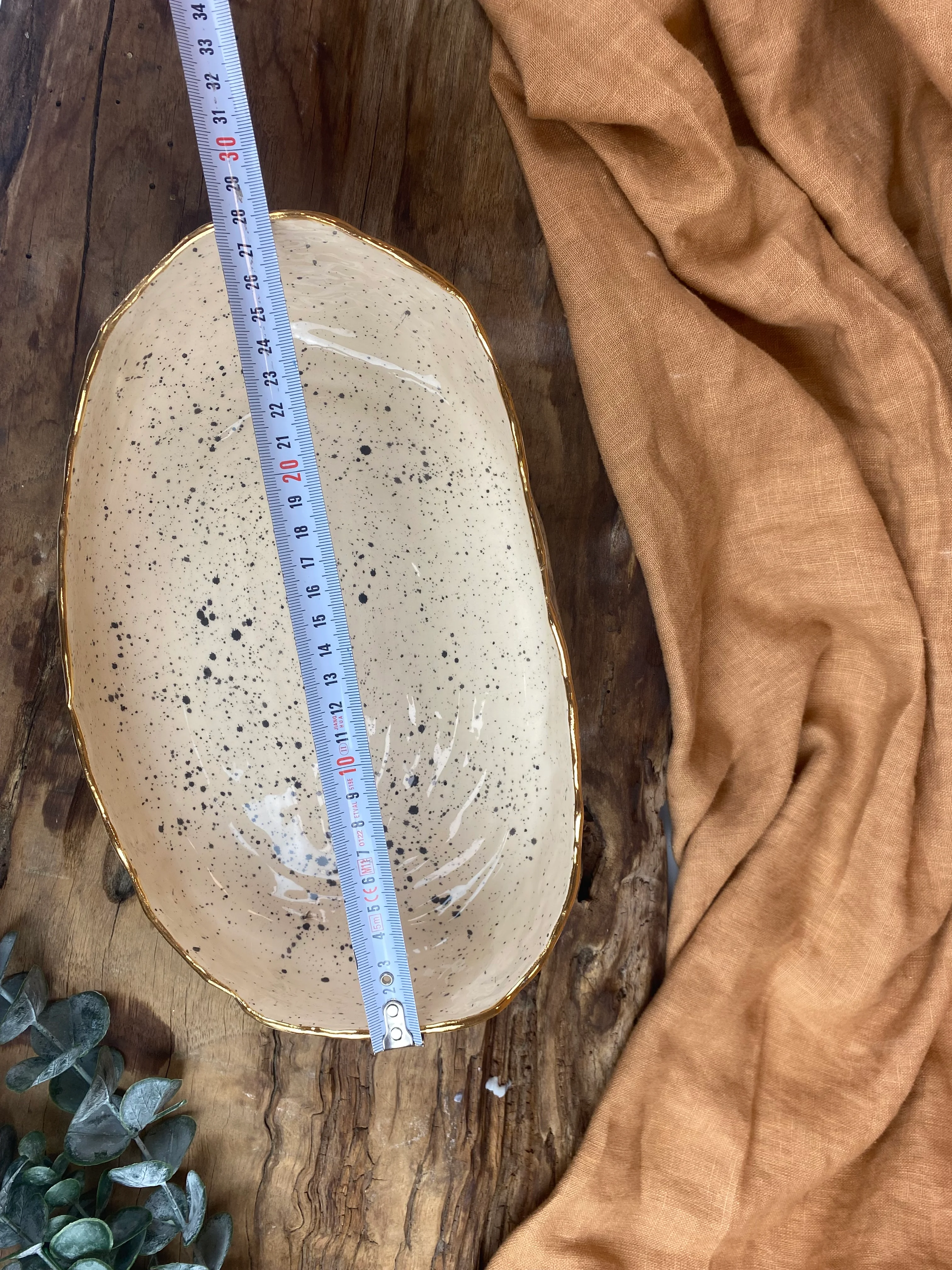 El Yapımı Stoneware Kase – 24K Altın, Sıcak/Soğuk Gıda Uyumlu, Bulaşık Makinesinde Yıkanabilir