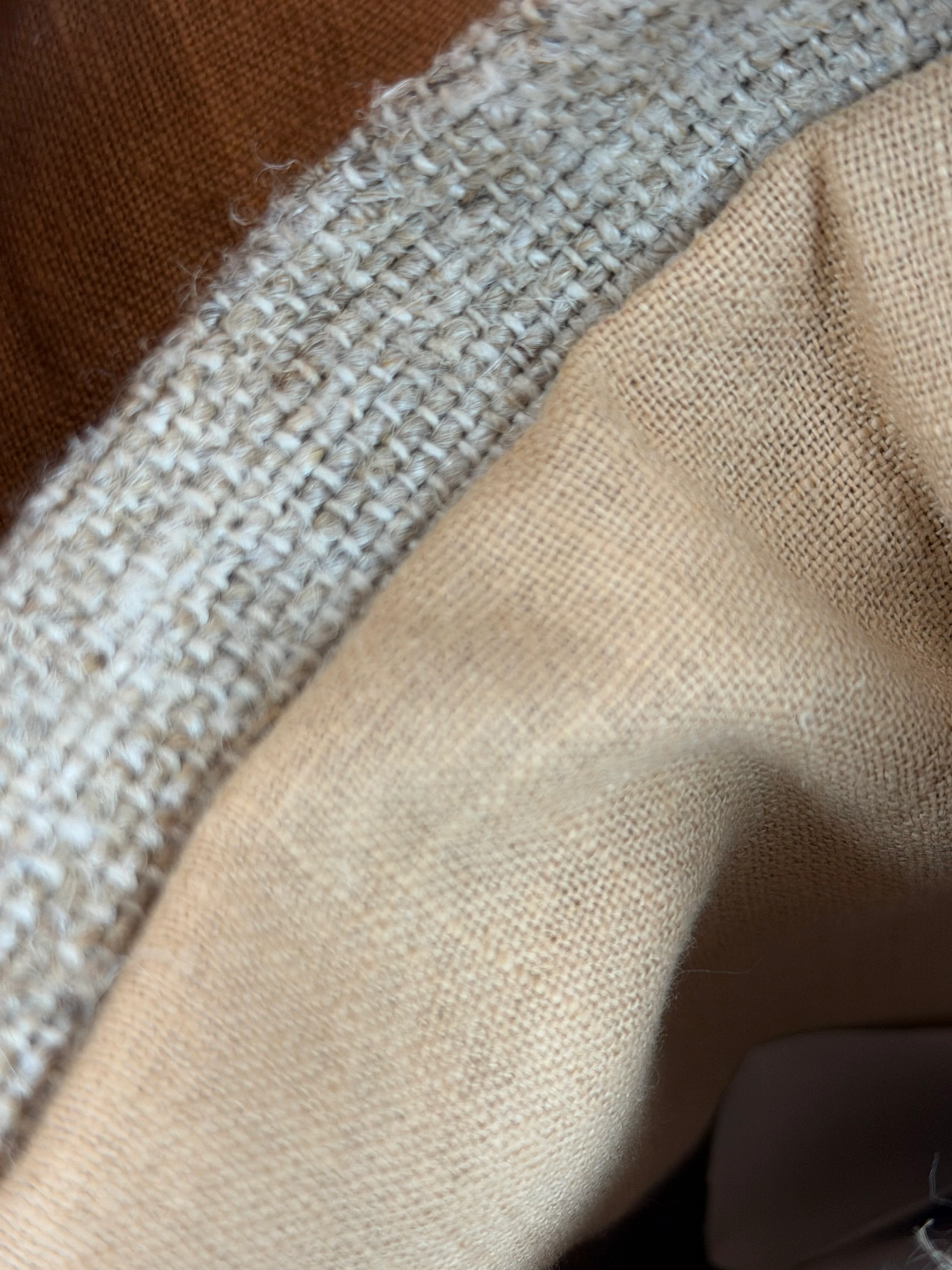 Kök Boya El Dokuma Kumaş & Seramik Aksesuarlı Büyük Boy El Yapımı Çanta – Keten Astar ve Dantel Detaylı