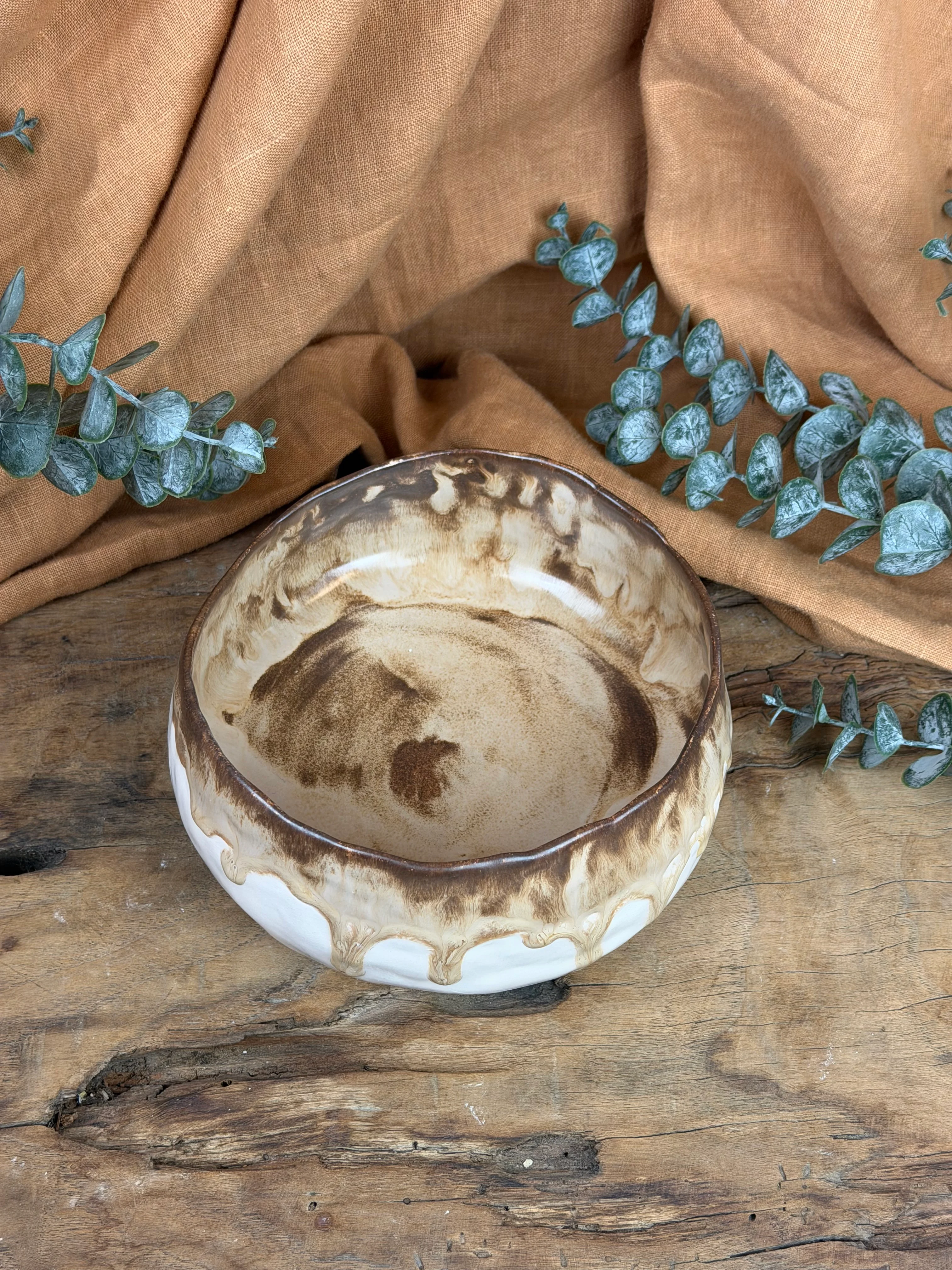 El Yapımı Seramik Kase – Kahve & Bej Tonlarında Akışkan Desenli, Stoneware