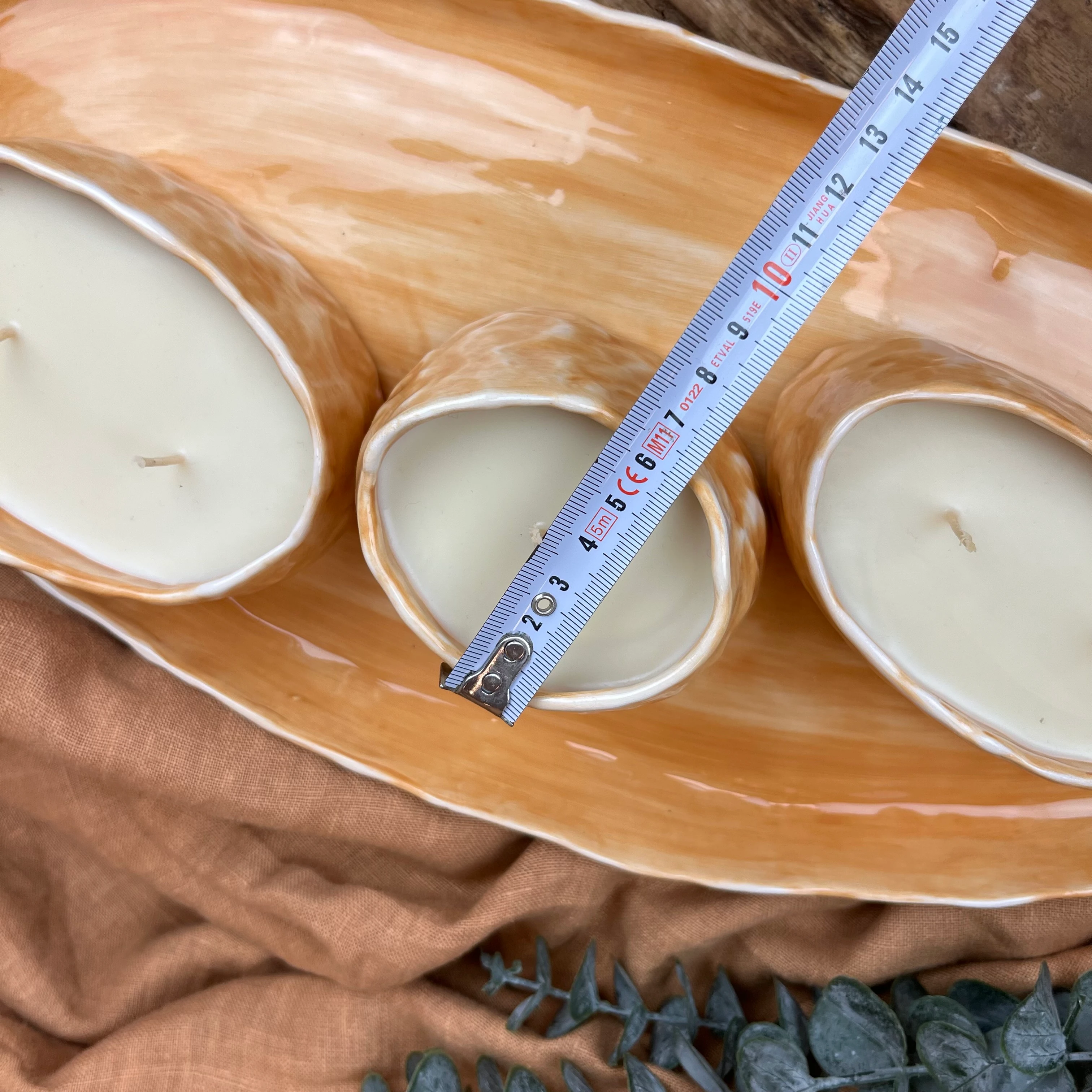 El Yapımı Tepsi ve 3’lü Mumlu Kase Seti – Mumlar Bittikten Sonra Gıda Uyumlu, Stoneware Tasarım, Ev ve İş Yeri Kullanımı