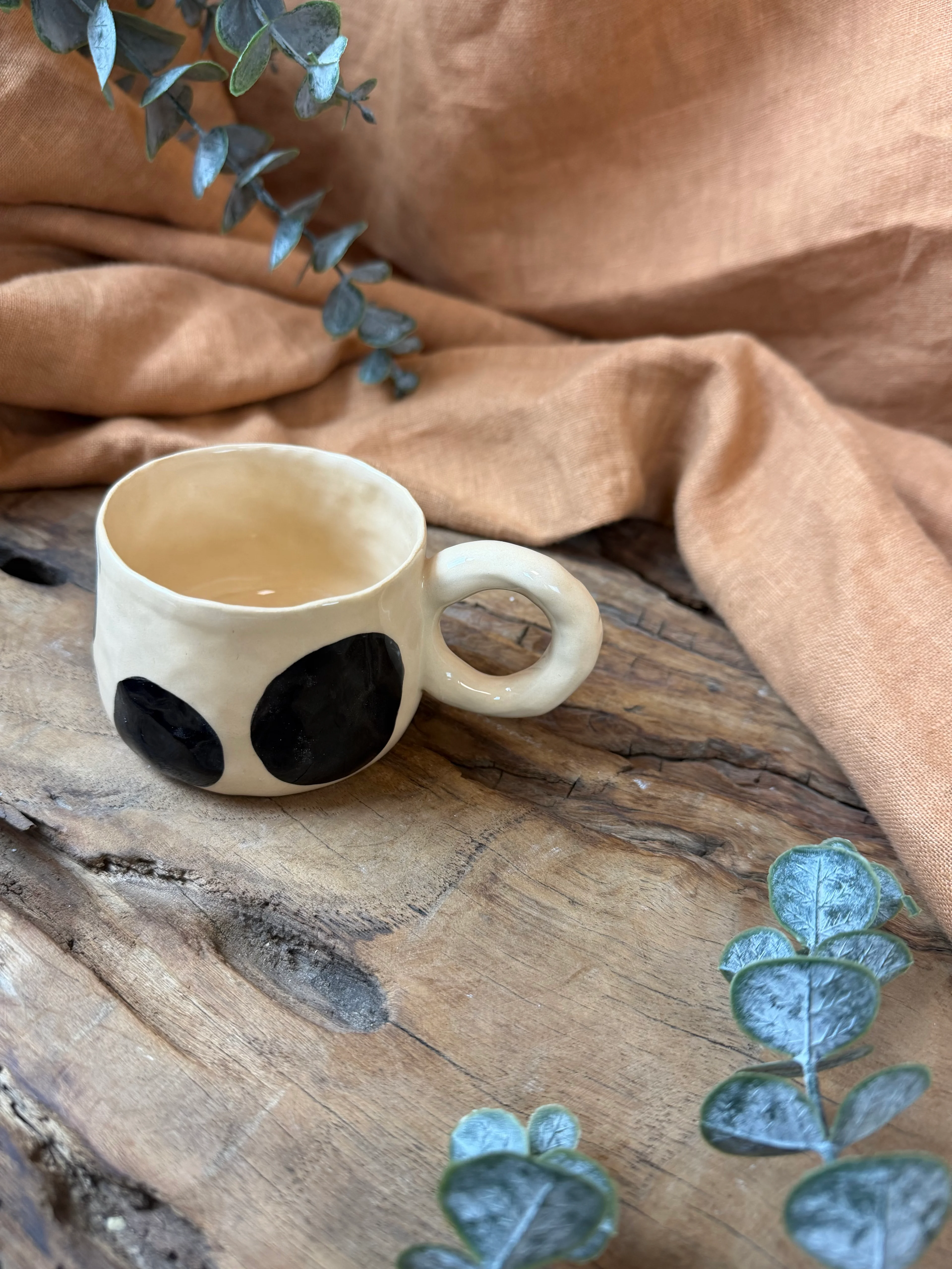 Sade ve Modern Puantiyeli Fincan – 160 ml