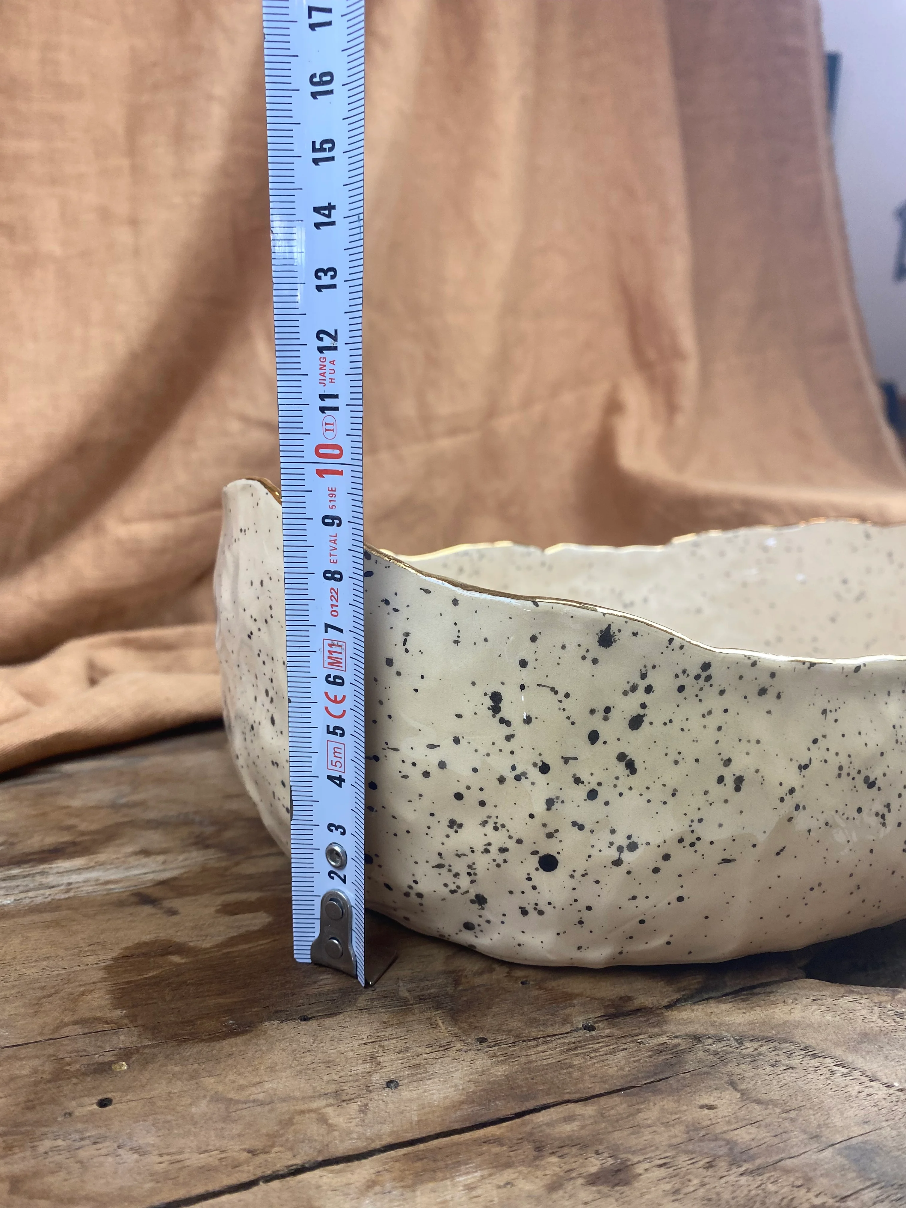 El Yapımı Stoneware Kase – 24K Altın, Sıcak/Soğuk Gıda Uyumlu, Bulaşık Makinesinde Yıkanabilir