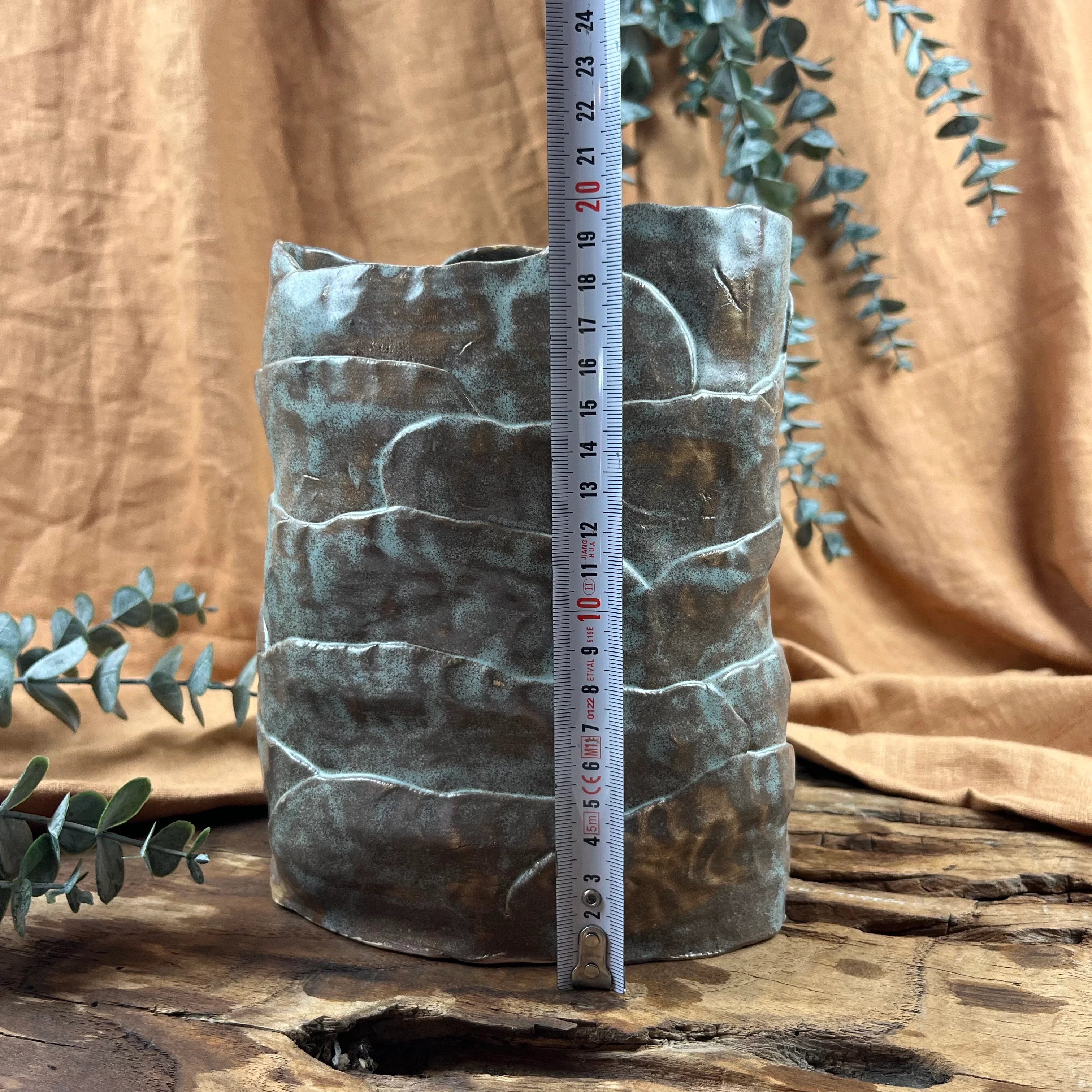 El Yapımı Stoneware Seramik Vazo – Mavi ve Kahve Tonlarında Doğal Denge