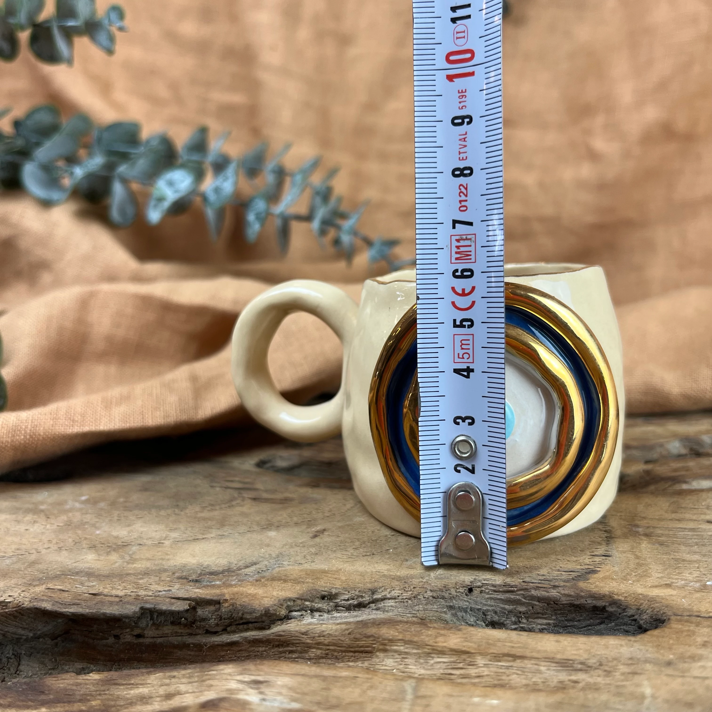 El Yapımı Stoneware Kahve Fincanı 110 ml (Bej, Mavi Nazar Boncuğu & Altın Detaylı)