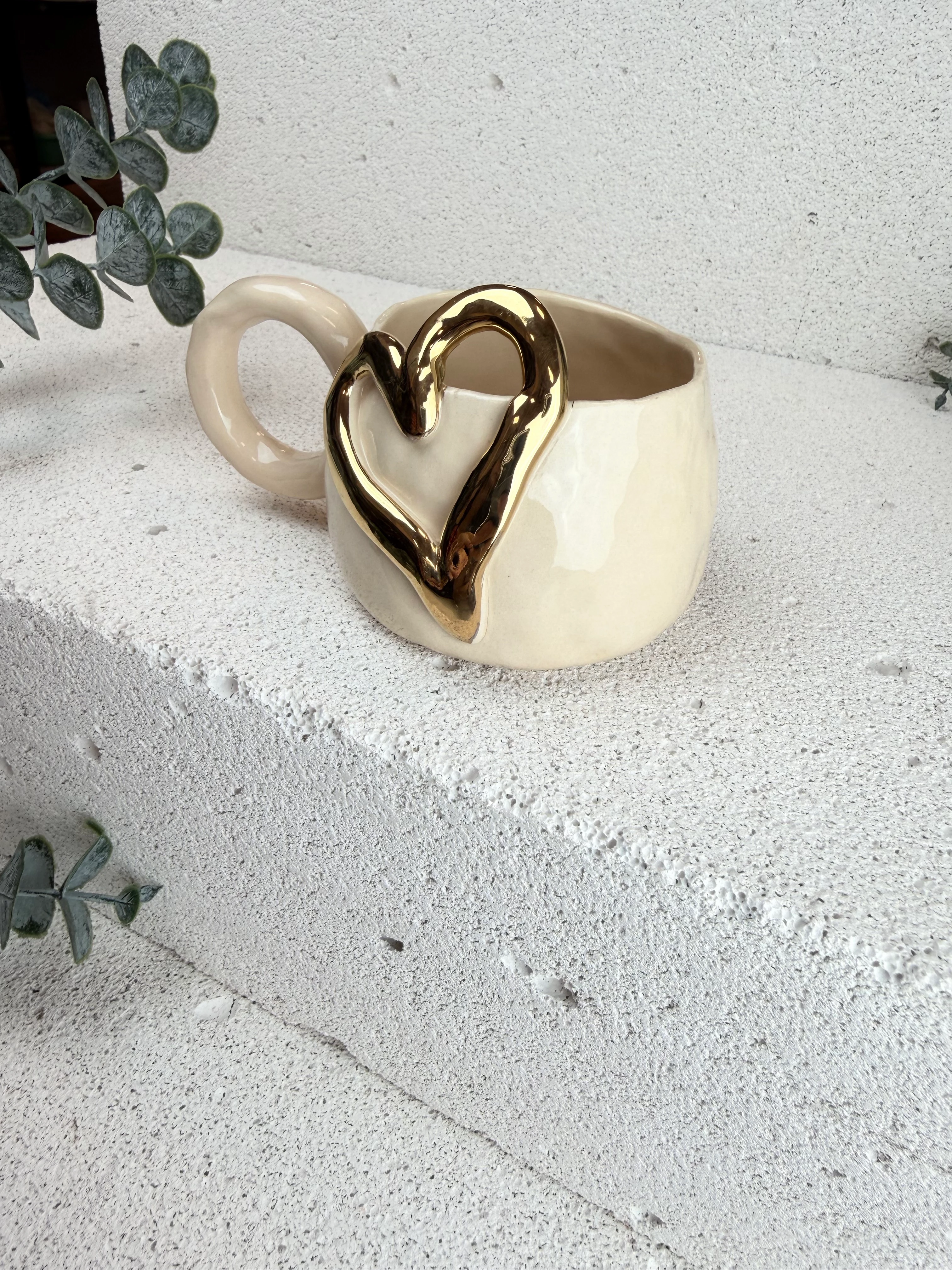 Altın Kalpli El Yapımı Stoneware Fincan – 175 ml