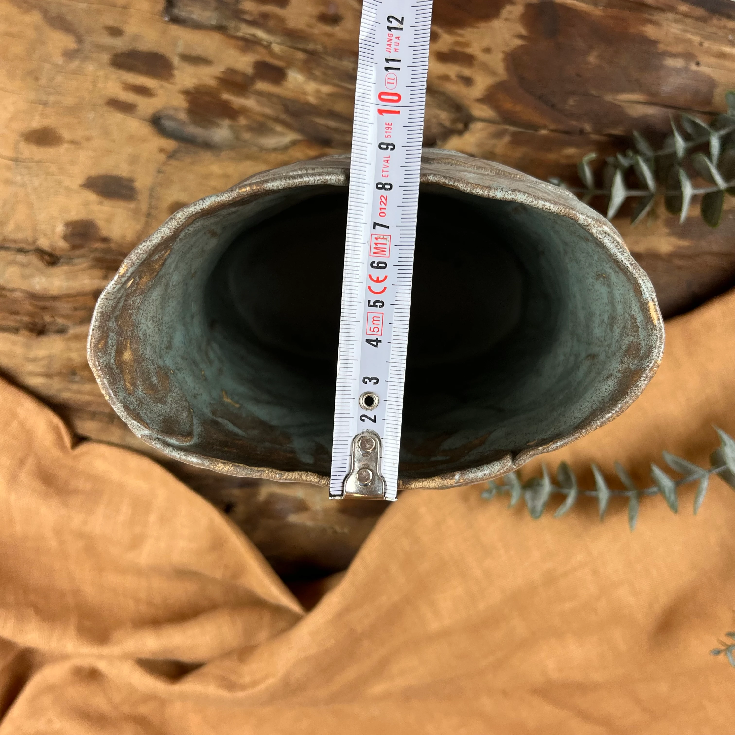 El Yapımı Stoneware Seramik Vazo – Mavi ve Kahve Tonlarında Doğal Denge