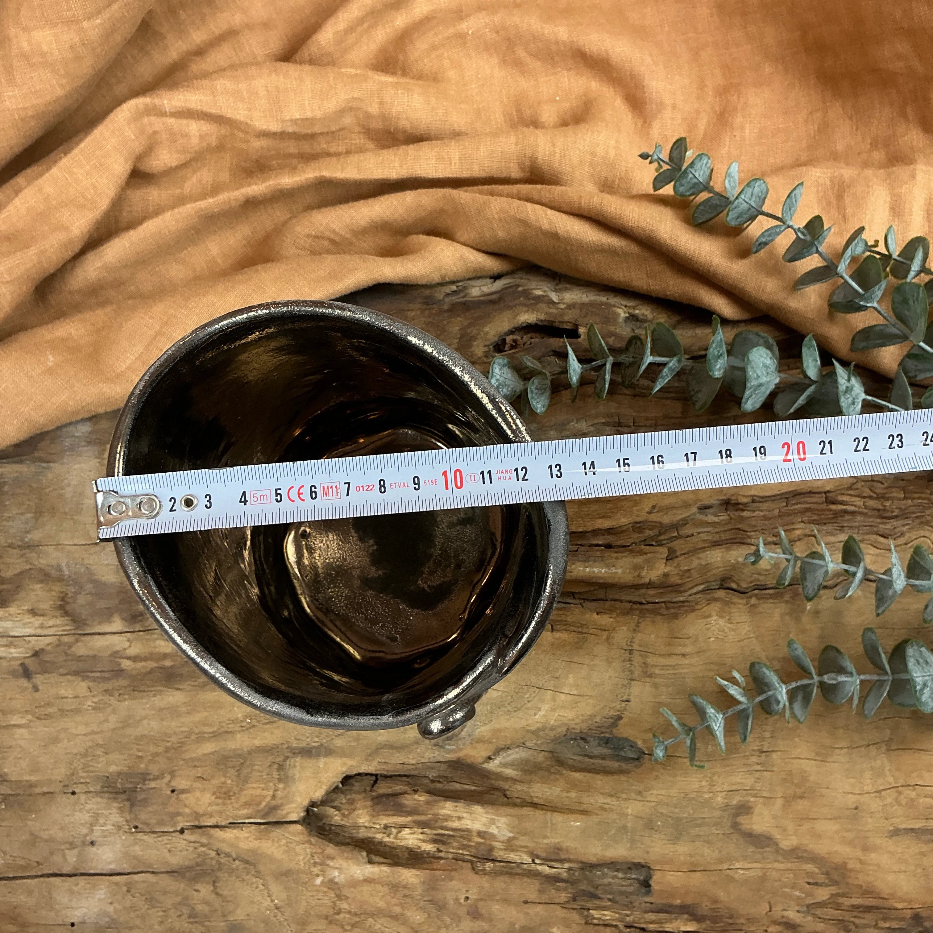 El Yapımı Stoneware Seramik Vazo – Bronz Artistik Sır ile Doğal Şıklık