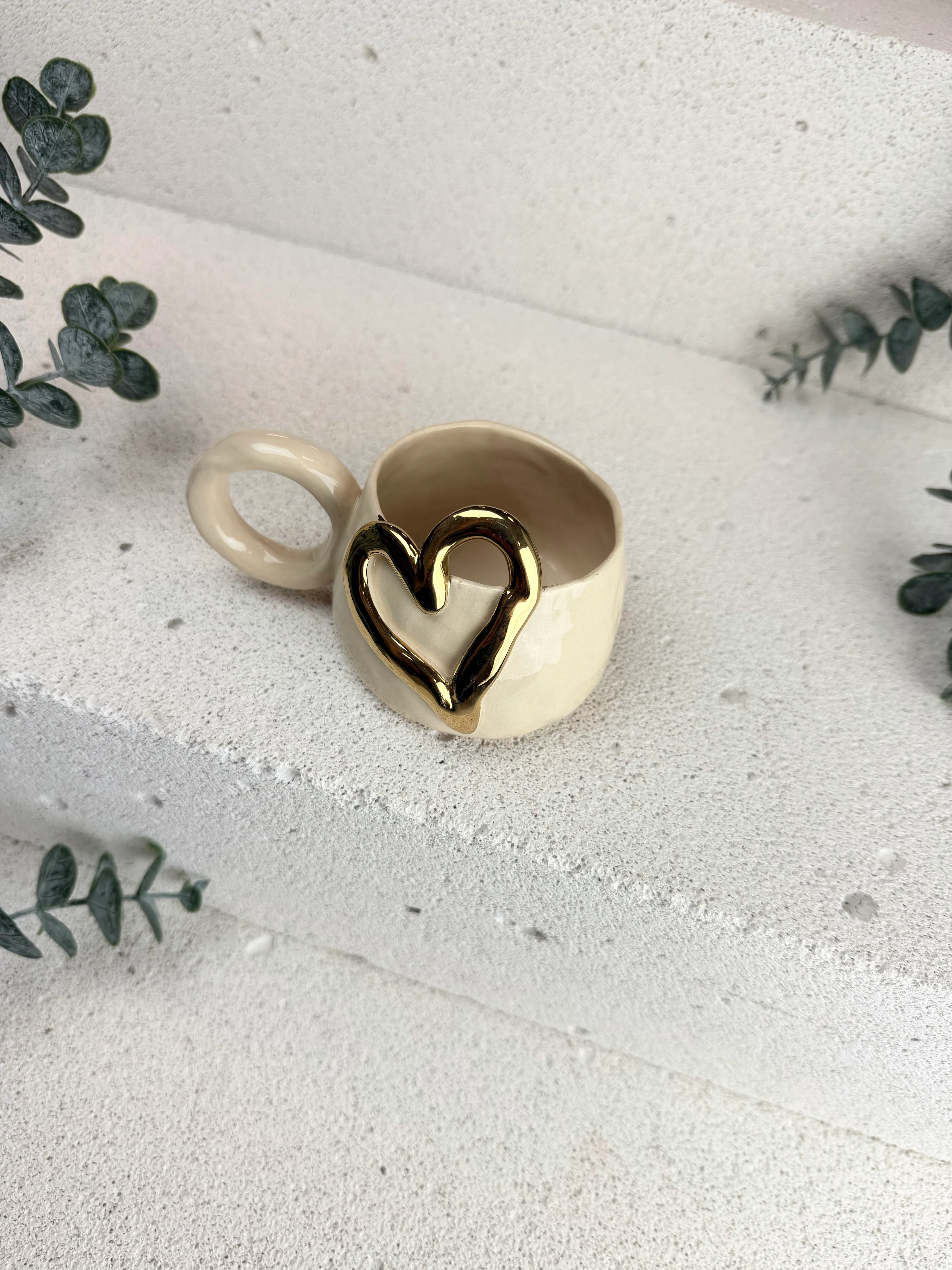 Altın Kalpli El Yapımı Stoneware Fincan – 175 ml